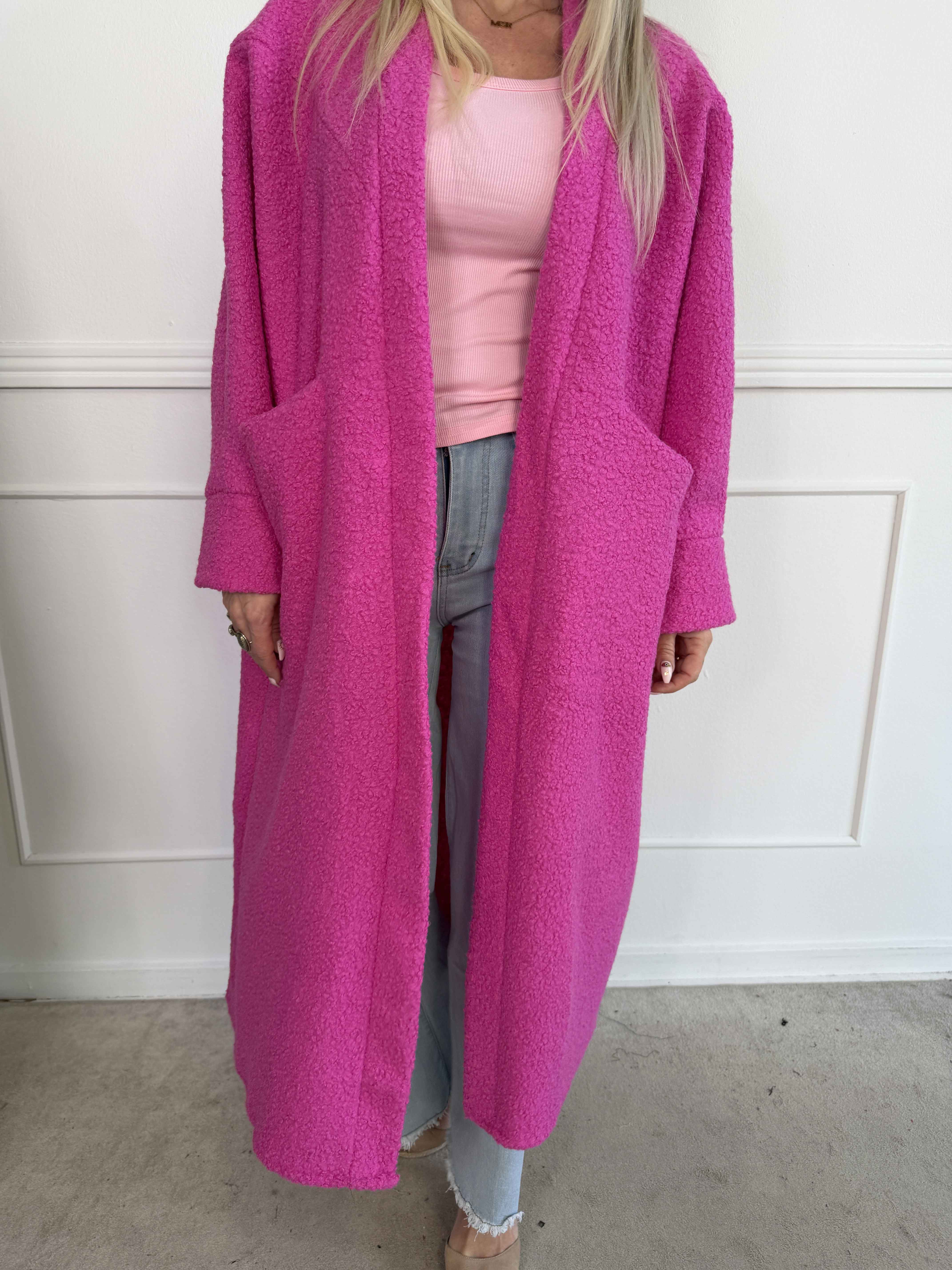 Annah Teddy - Oversized frakke i blødt teddy-stof med tydelige syninger og store lommer