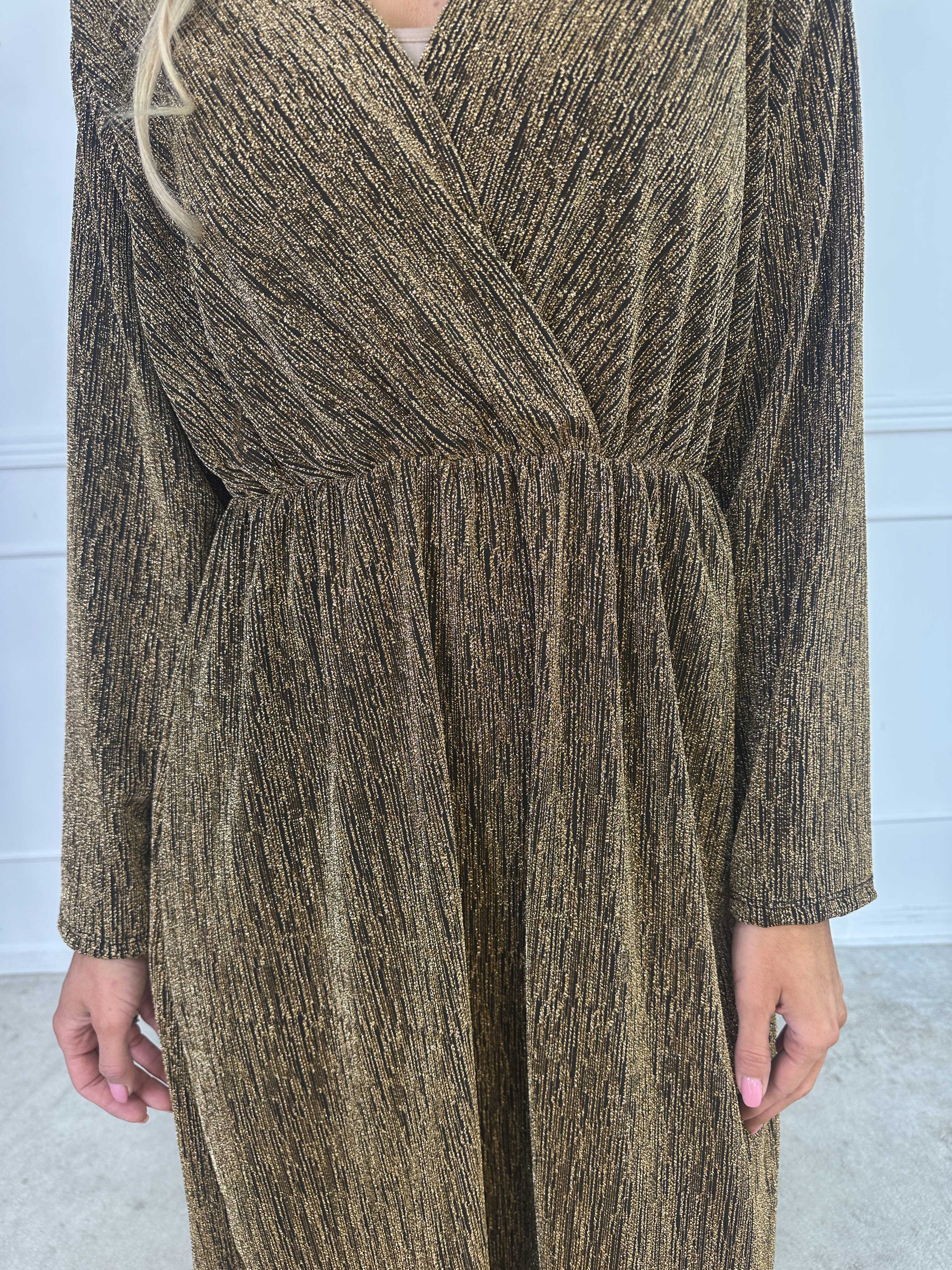 Lina - Sød festkjole med glimmertråde og elegant krydsdetalje ved brystet