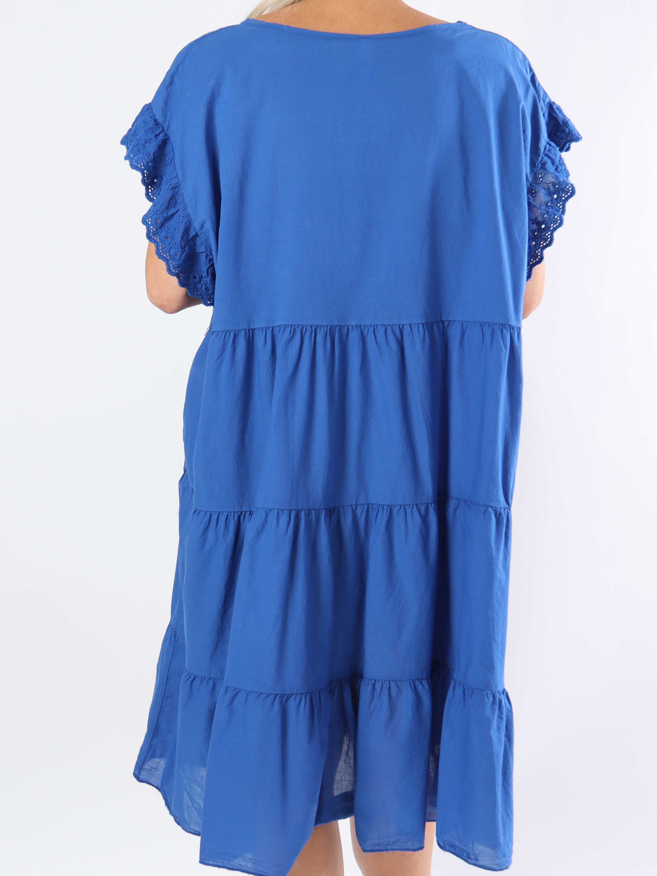 Canada - Sød plus size bomuldskjole med flæseærmer