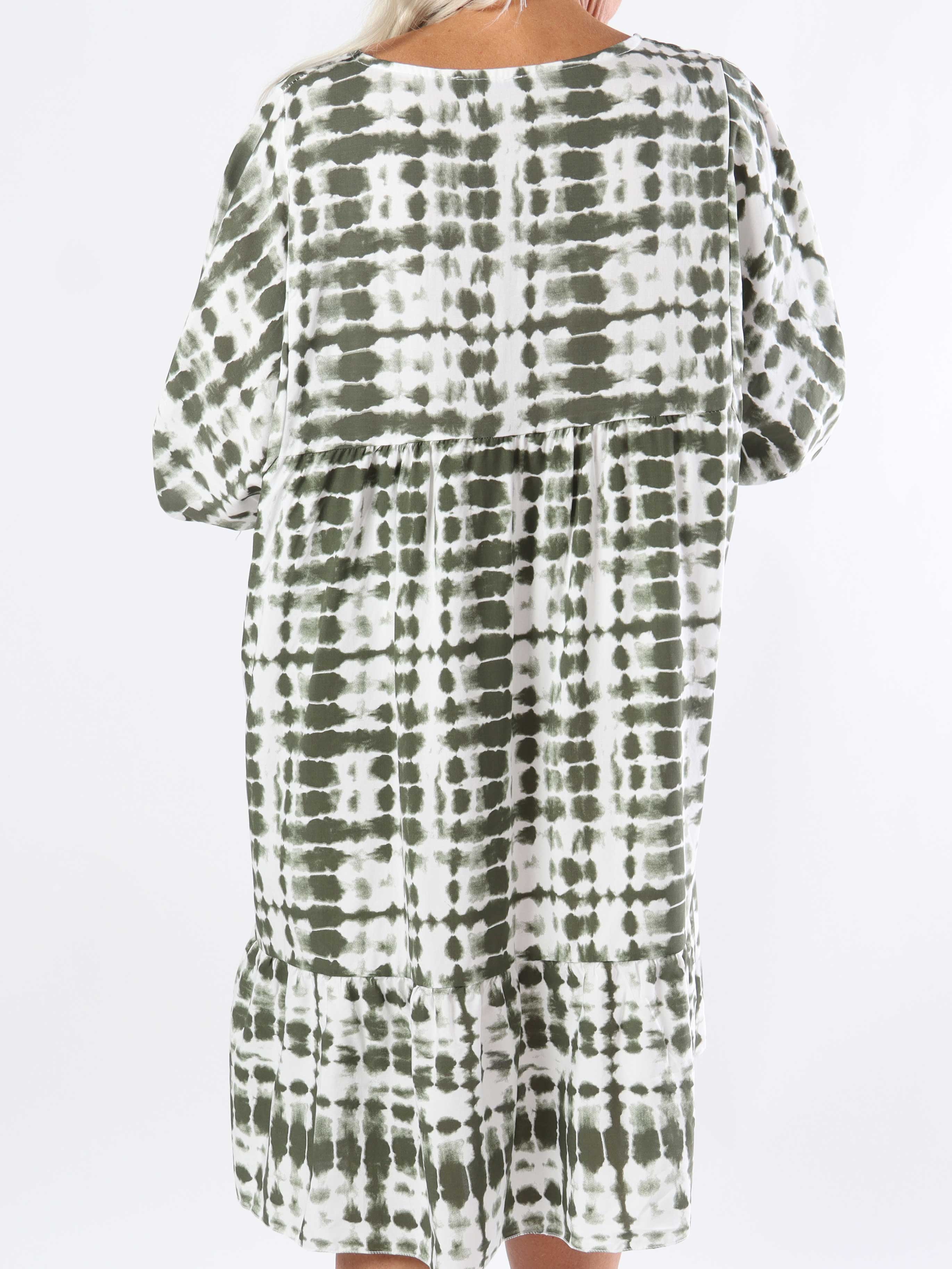 Lyon - Sød plus size kjole i viskose med batikmønster