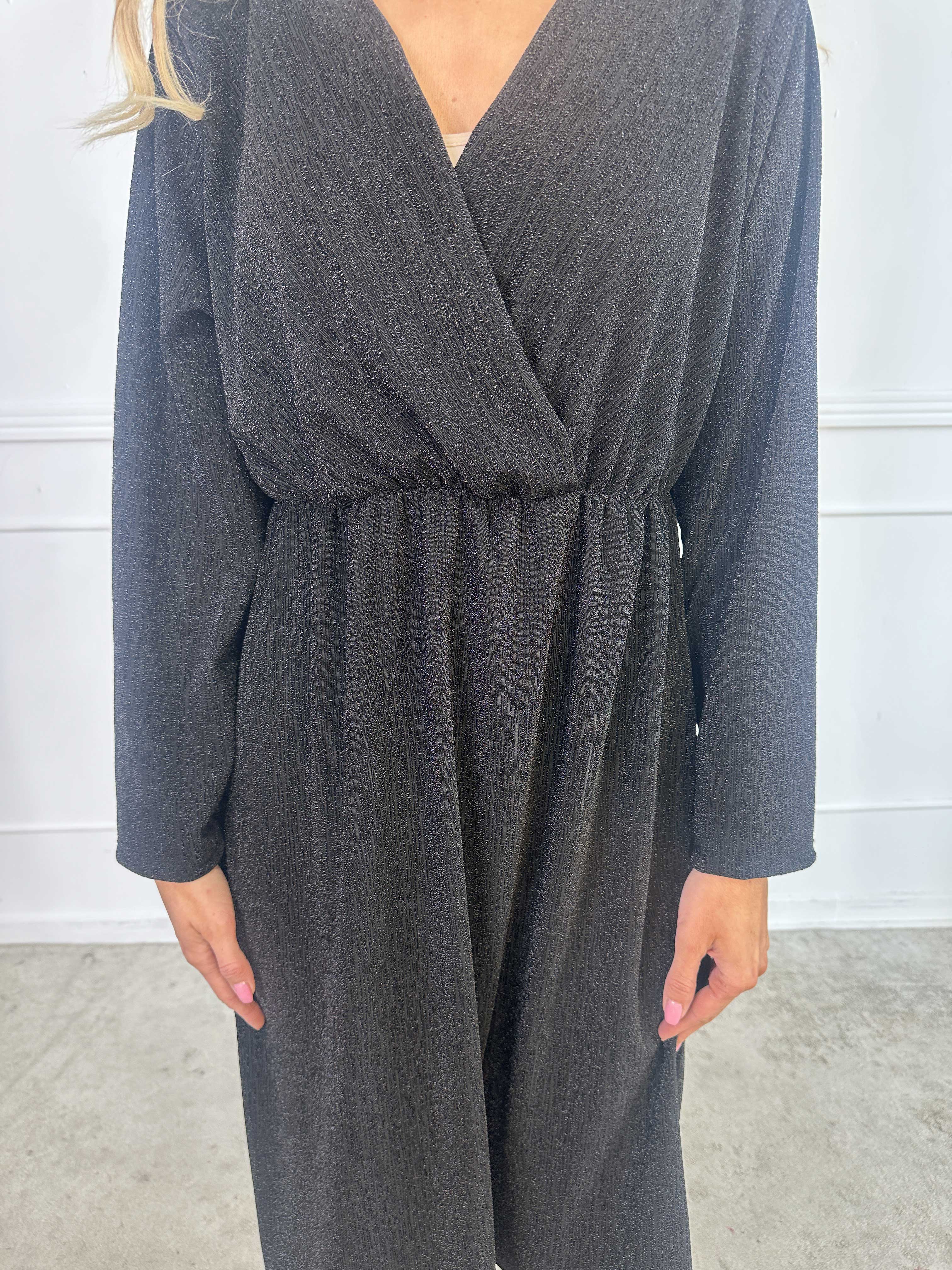 Lina - Sød festkjole med glimmertråde og elegant krydsdetalje ved brystet