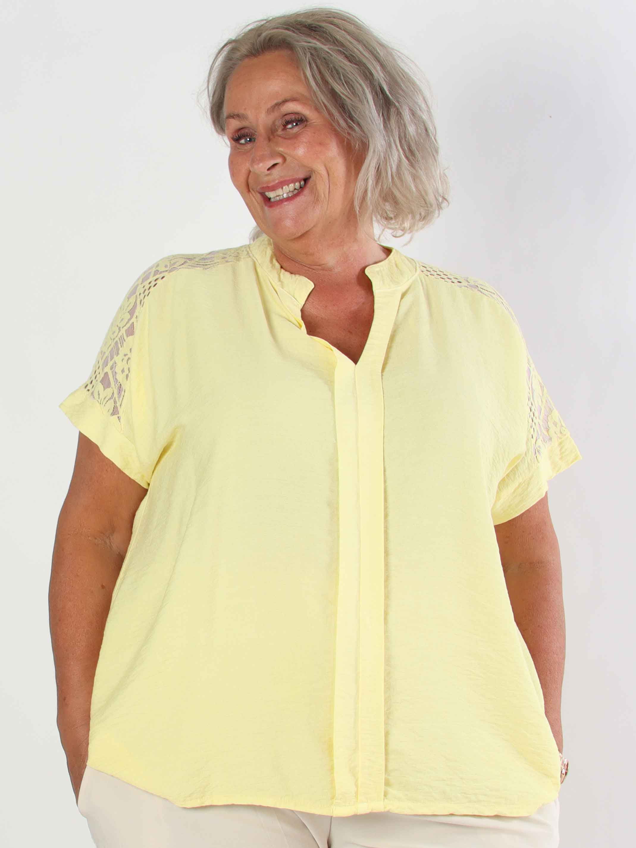 Galene - Sød plus size tunika i viskose med blondedetaljer