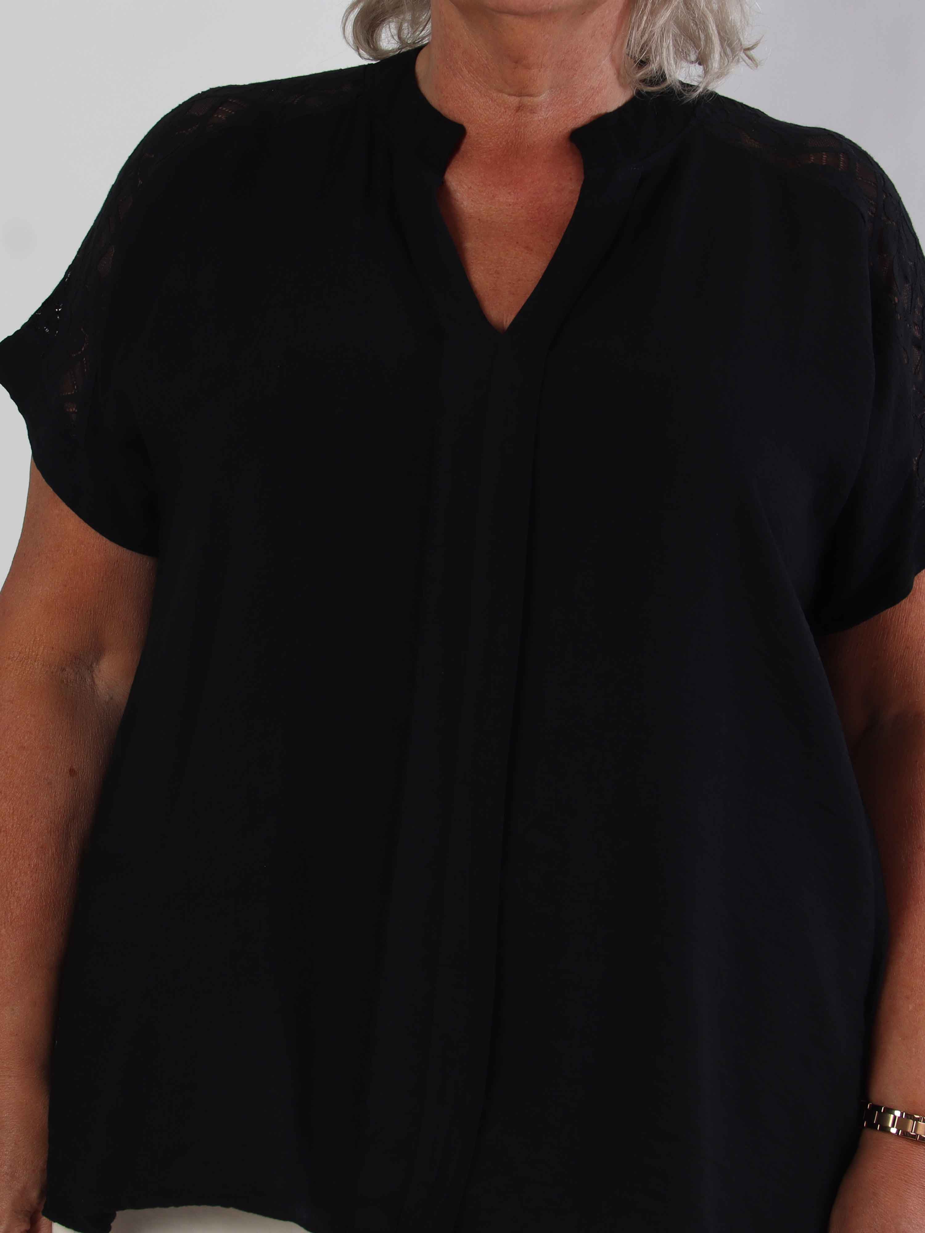 Galene - Sød plus size tunika i viskose med blondedetaljer