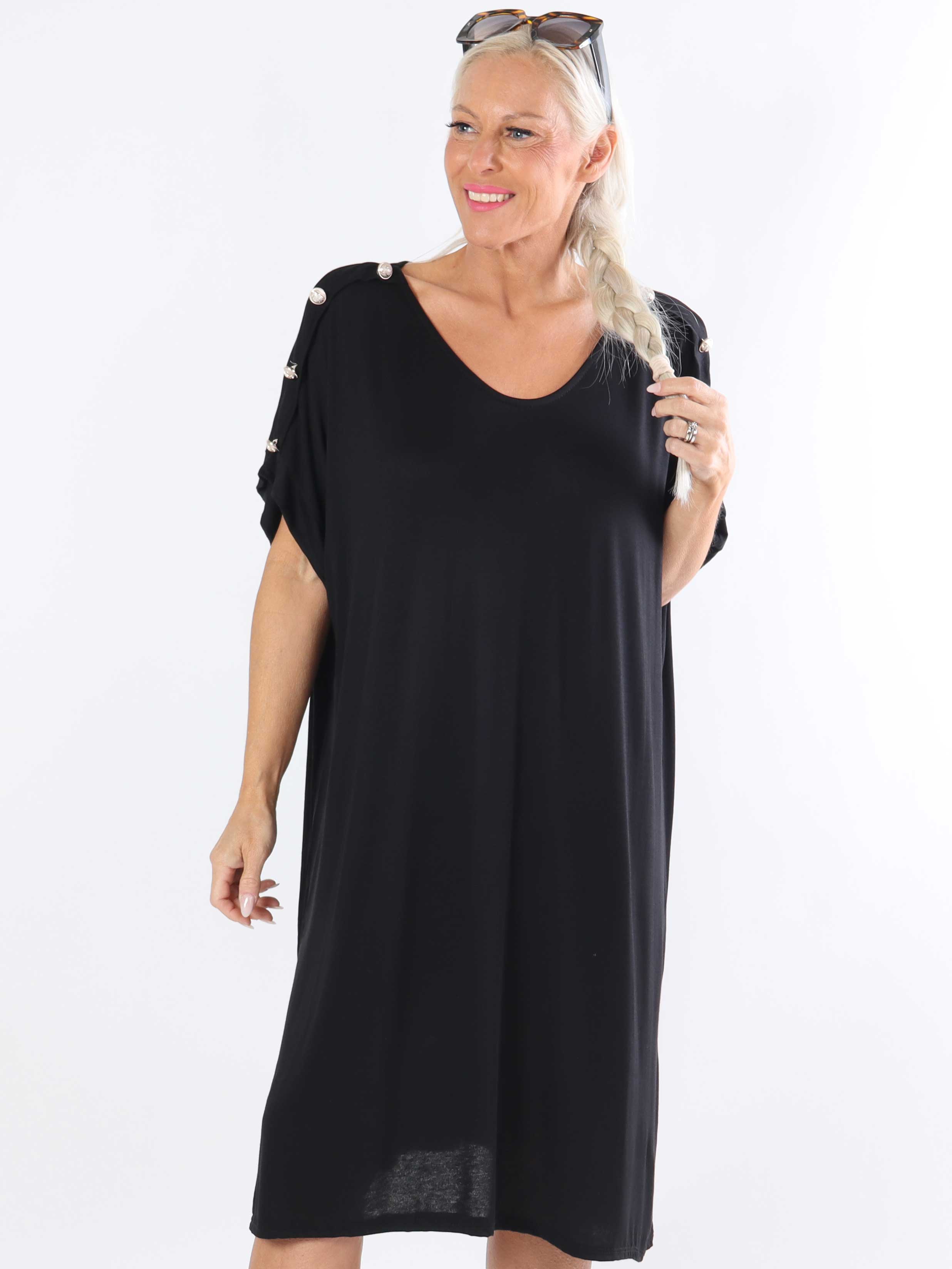 Alli - Sød plus size t-shirtkjole med knapdetaljer på skulderen