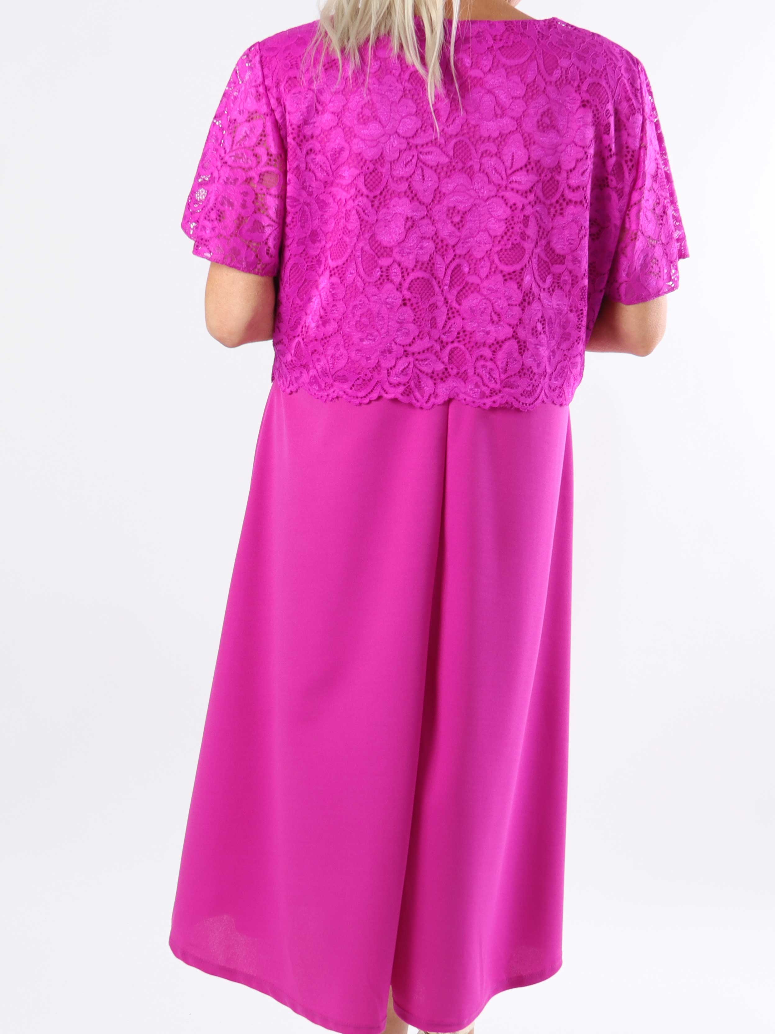 Aniki - Fin feminin plus size kjole med blondestykke foroven