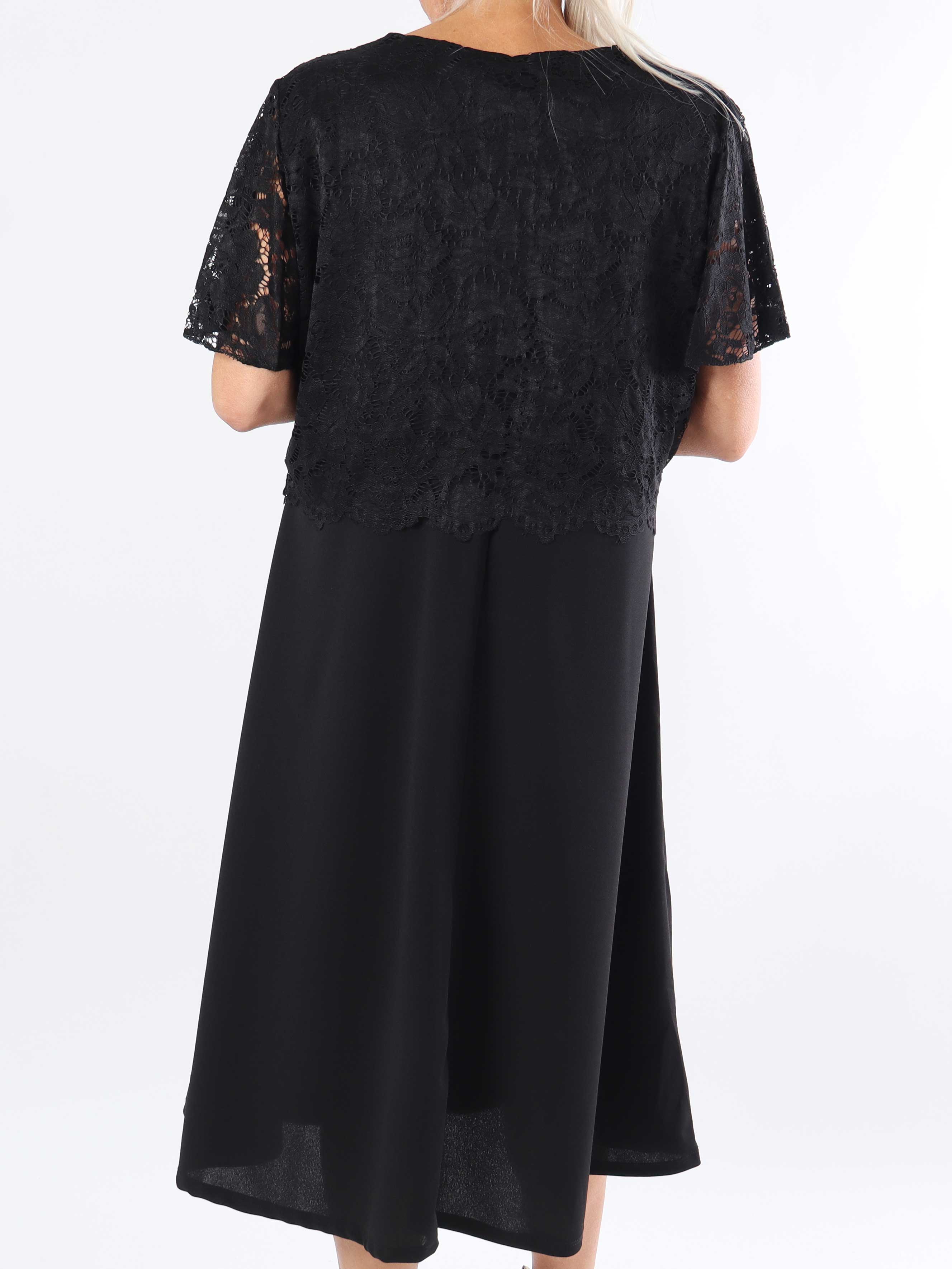 Aniki - Fin feminin plus size kjole med blondestykke foroven