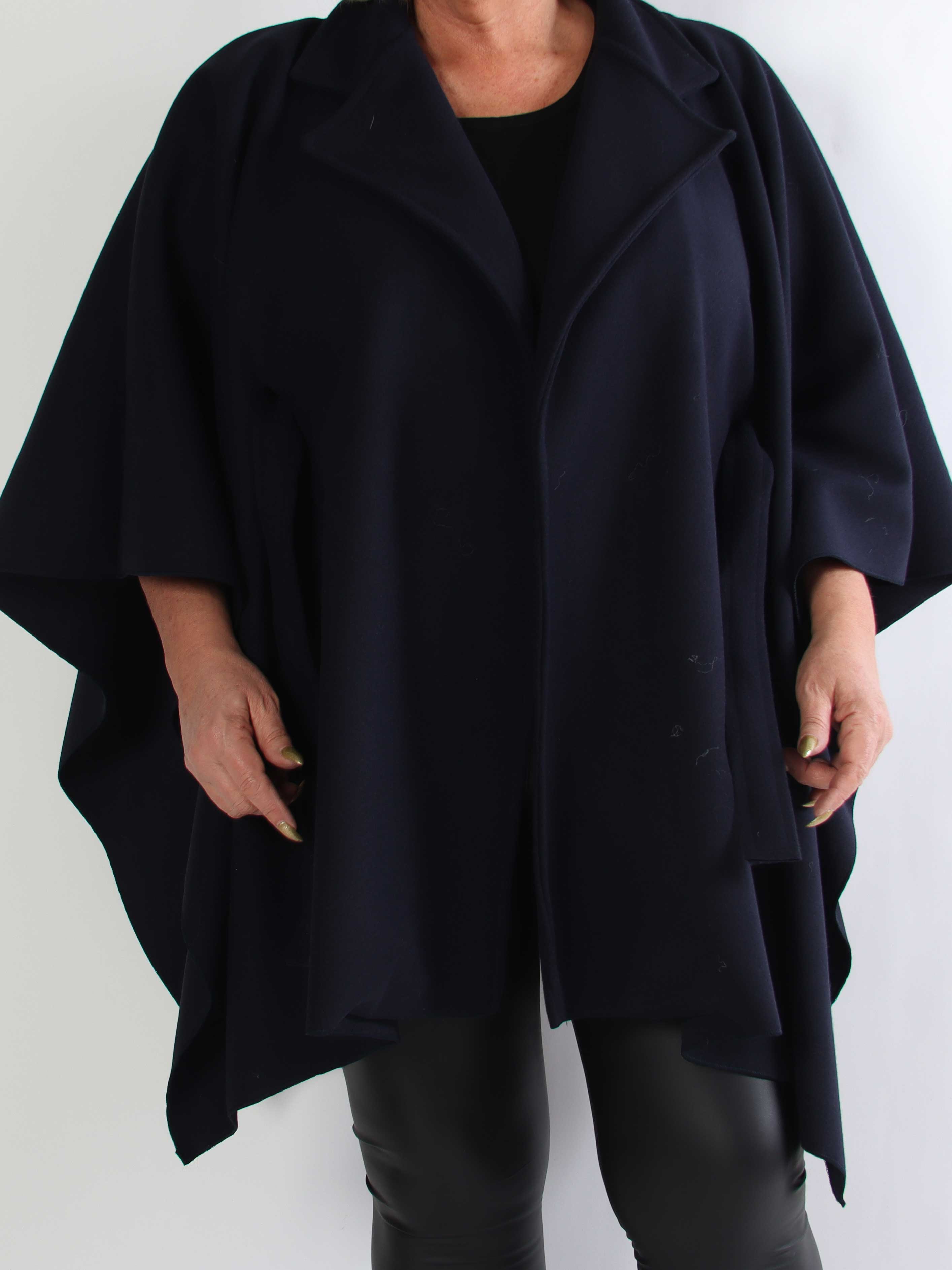 Zanna - Klassisk plus size frakke med bælte i taljen