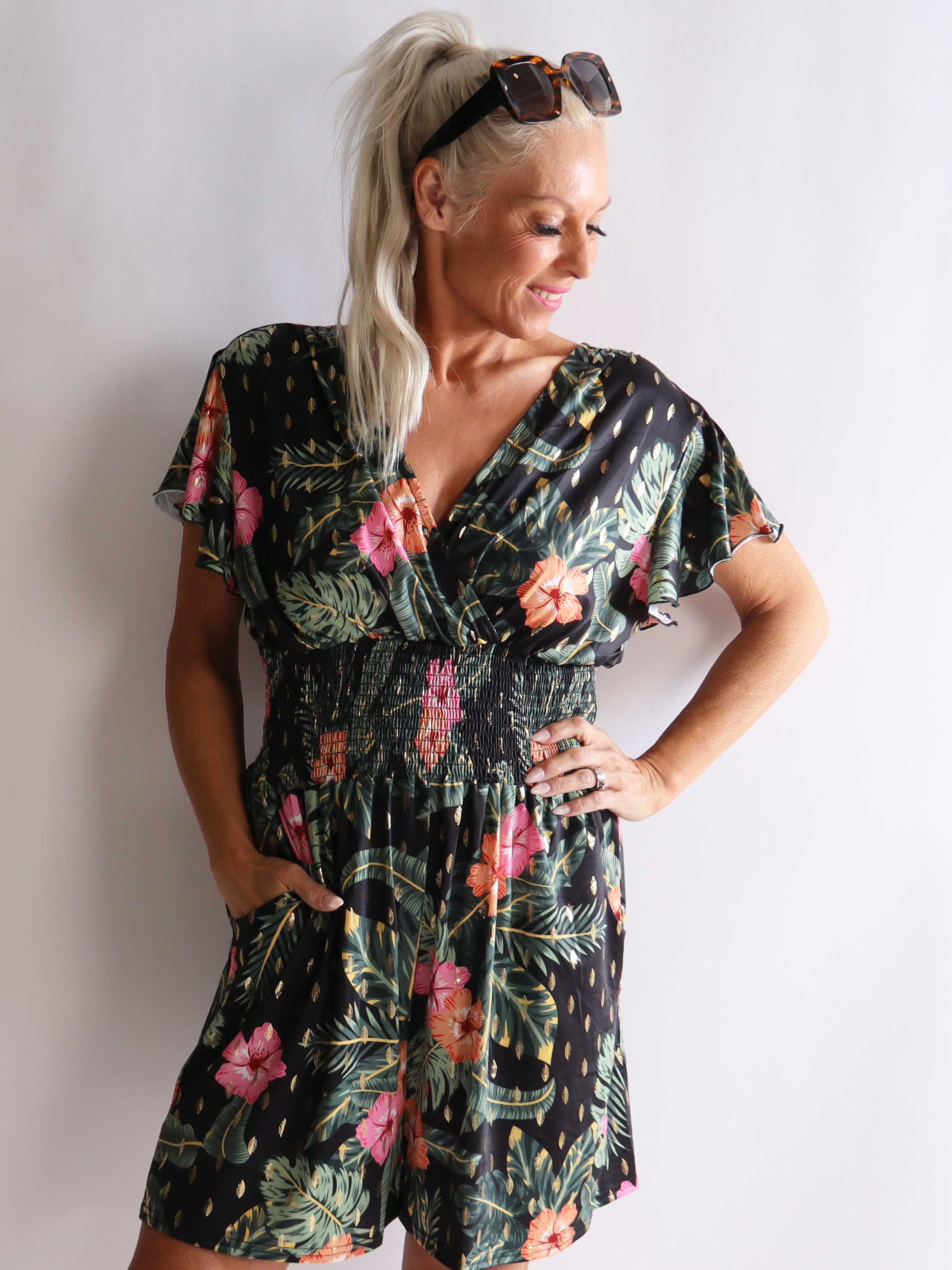Pams Flower Playsuit - Elastisk plus size playsuit med lommer
