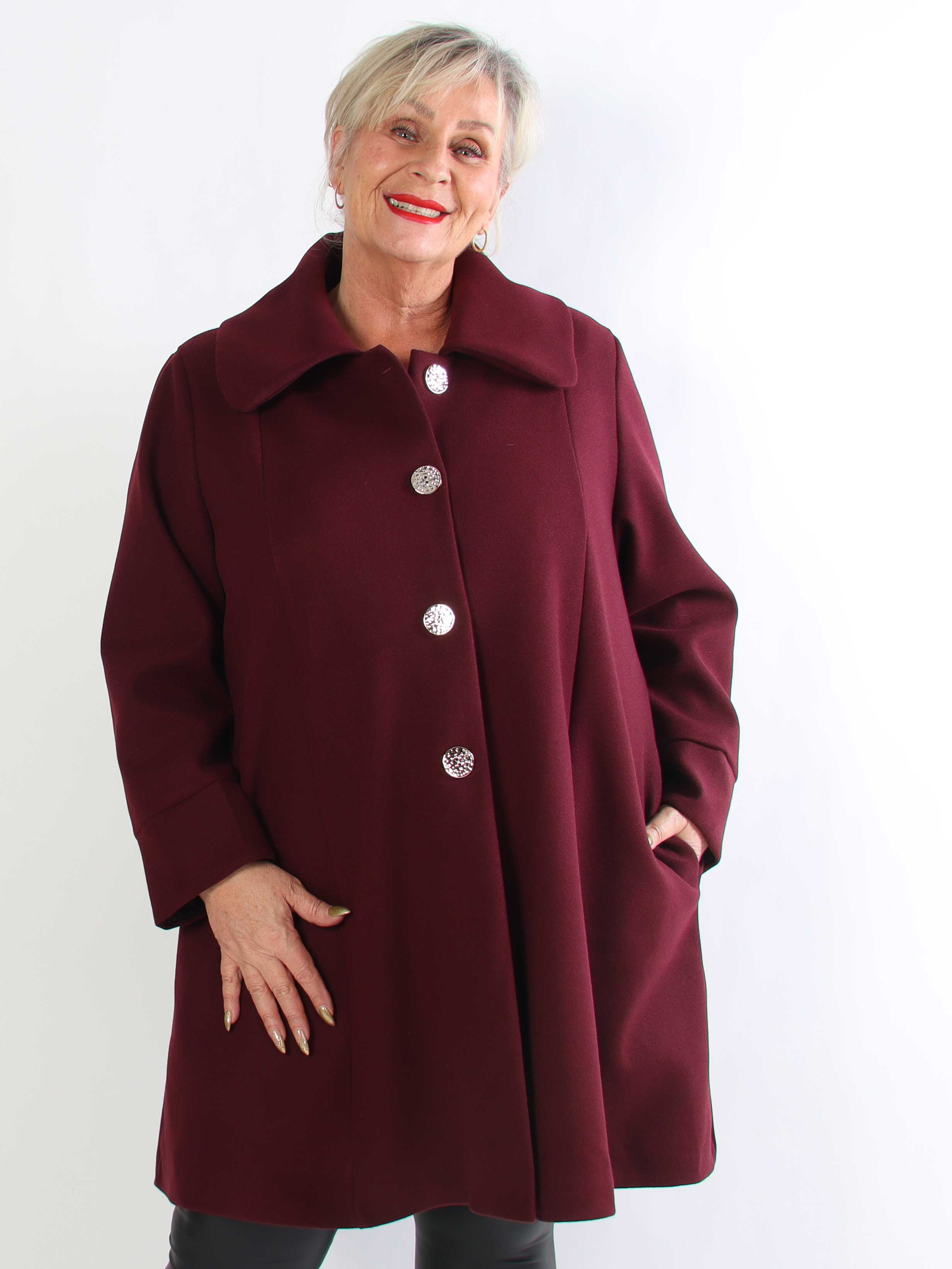 Yalena - Klassisk plus size frakke i A-facon med lommer