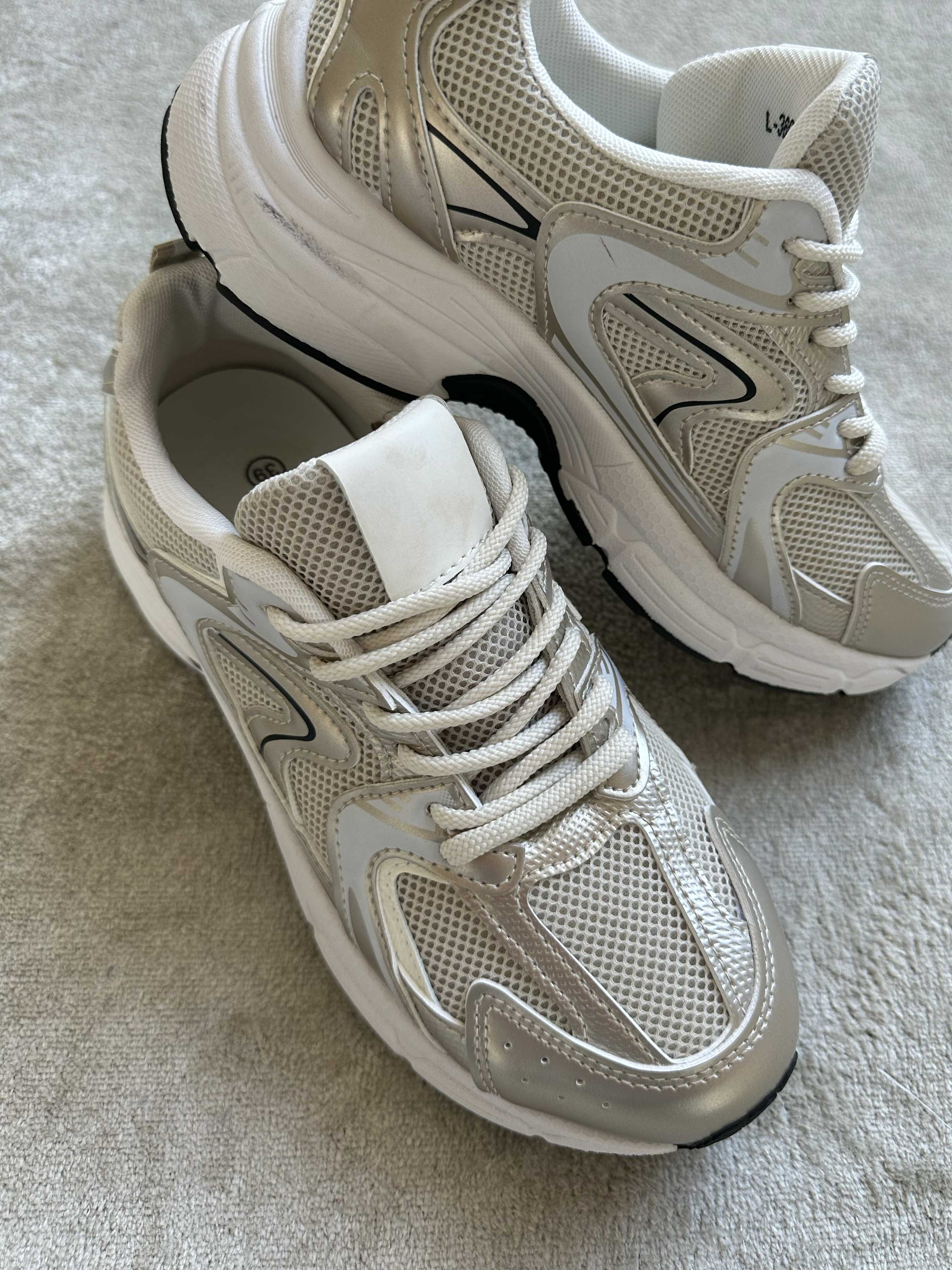 Scalea - Sporty sneakers med hvid sål