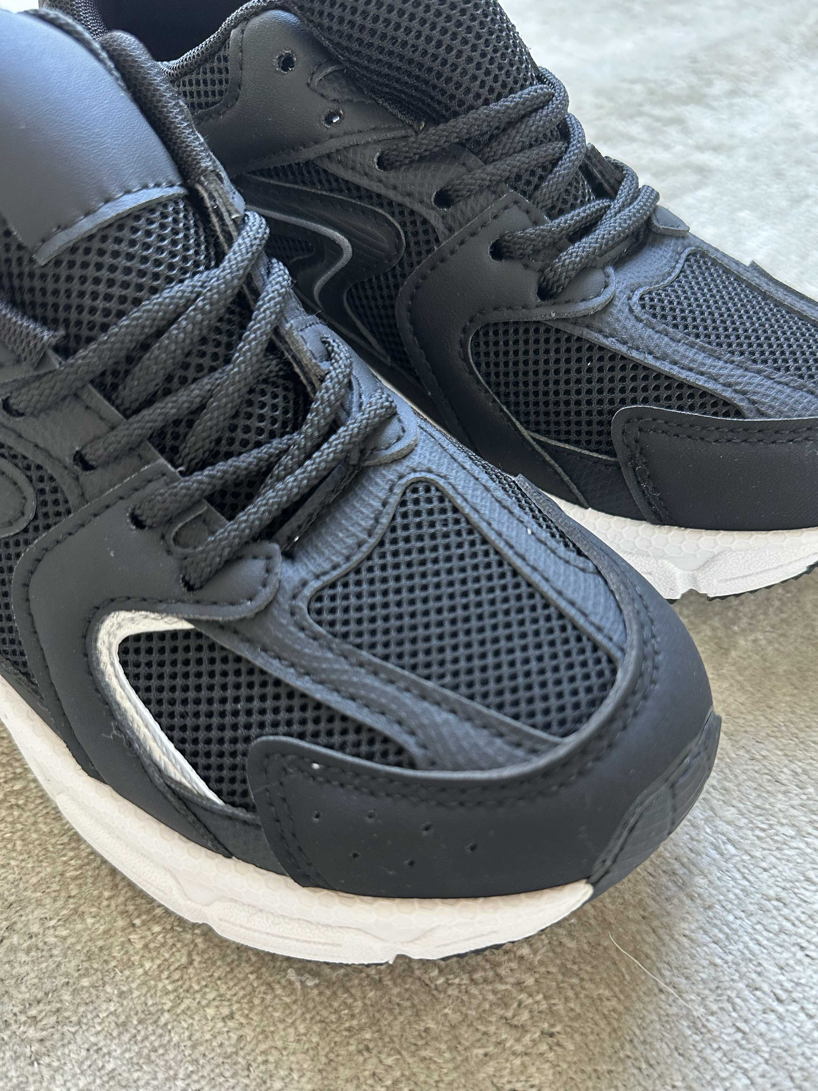 Scalea - Sporty sneakers med hvid sål