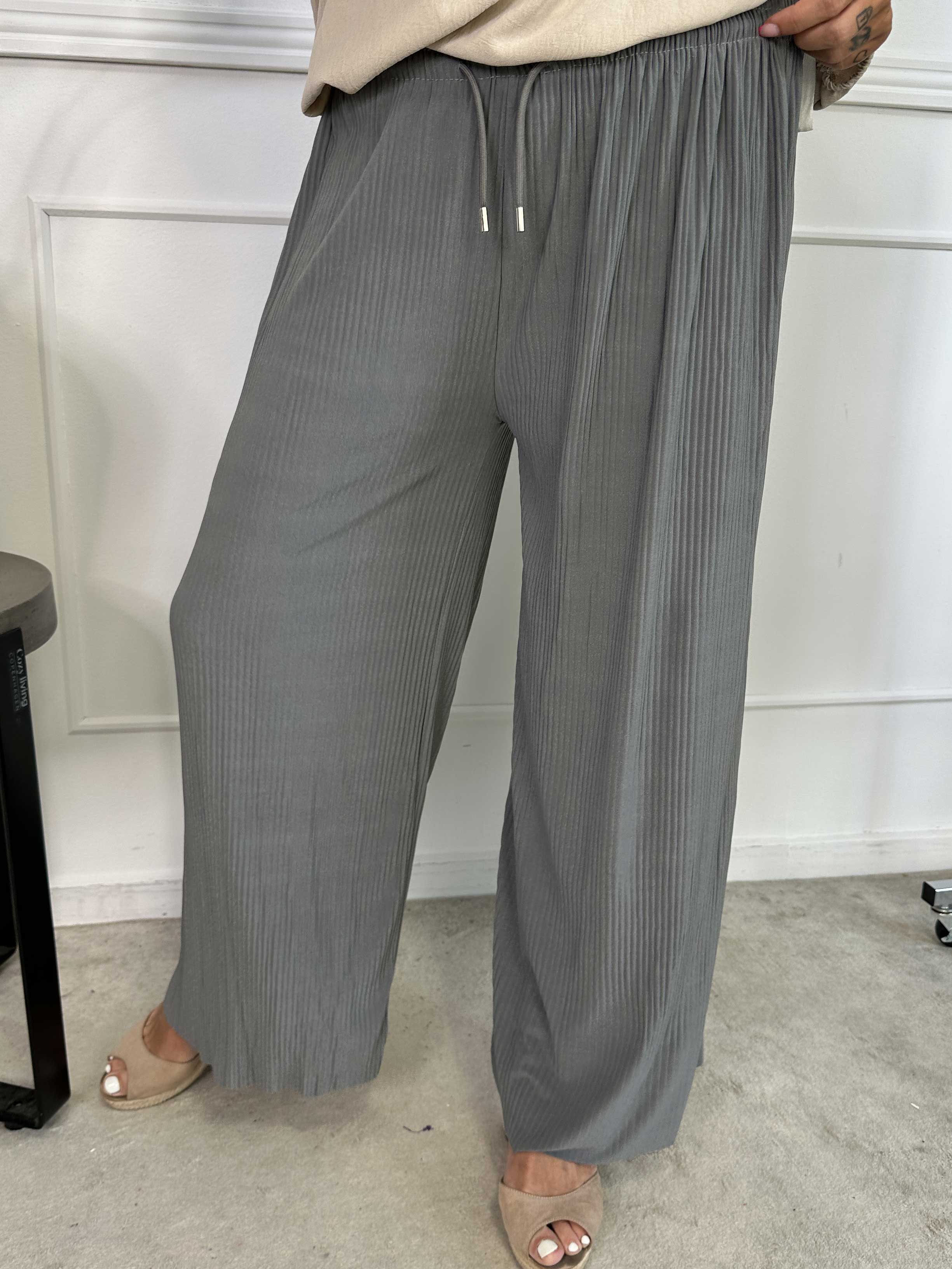 Angeline - Løse plisseret bukser med elastikkant i livet