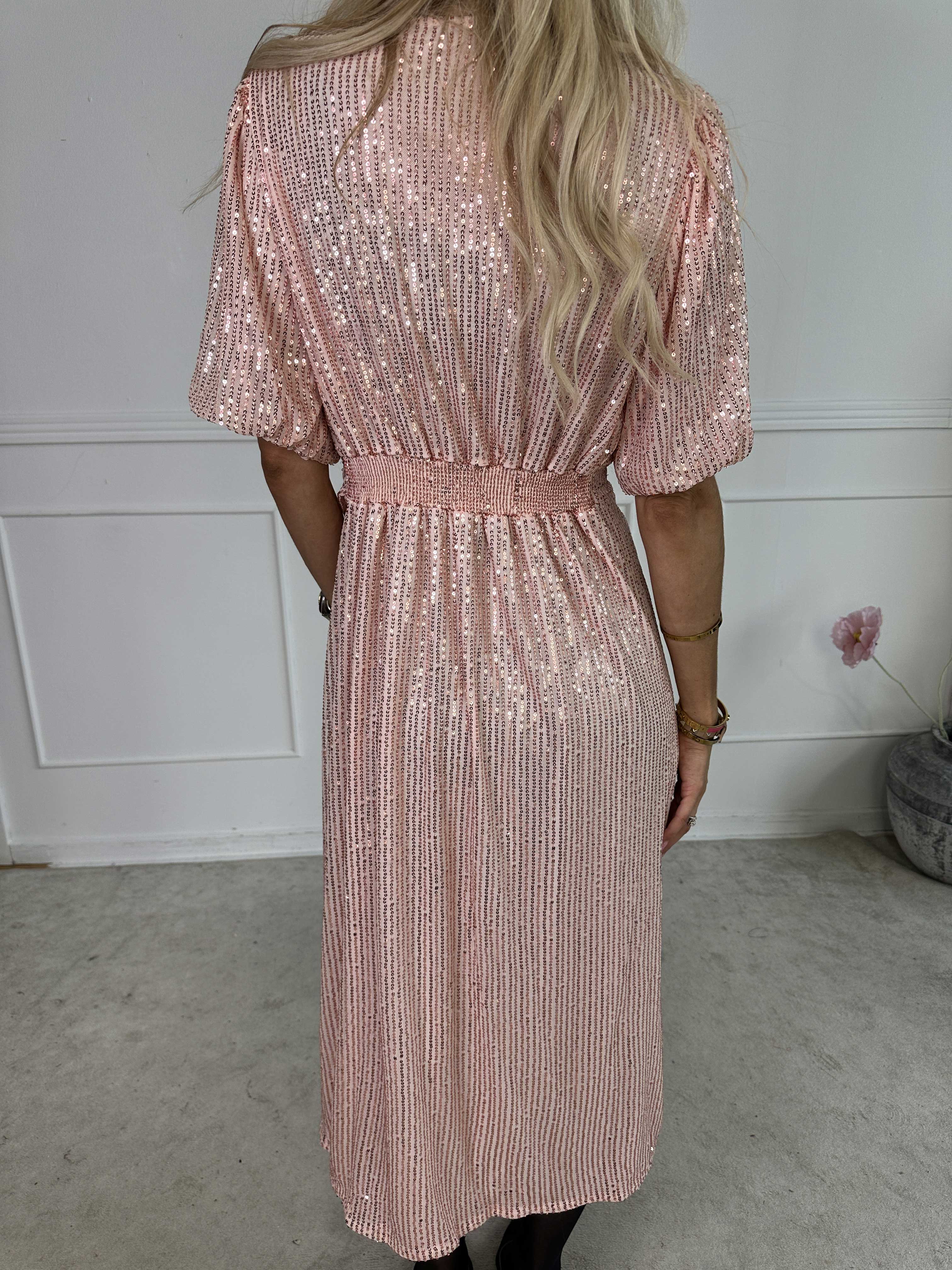 Primula Glitter - Kjole i slå-om look med pailletter