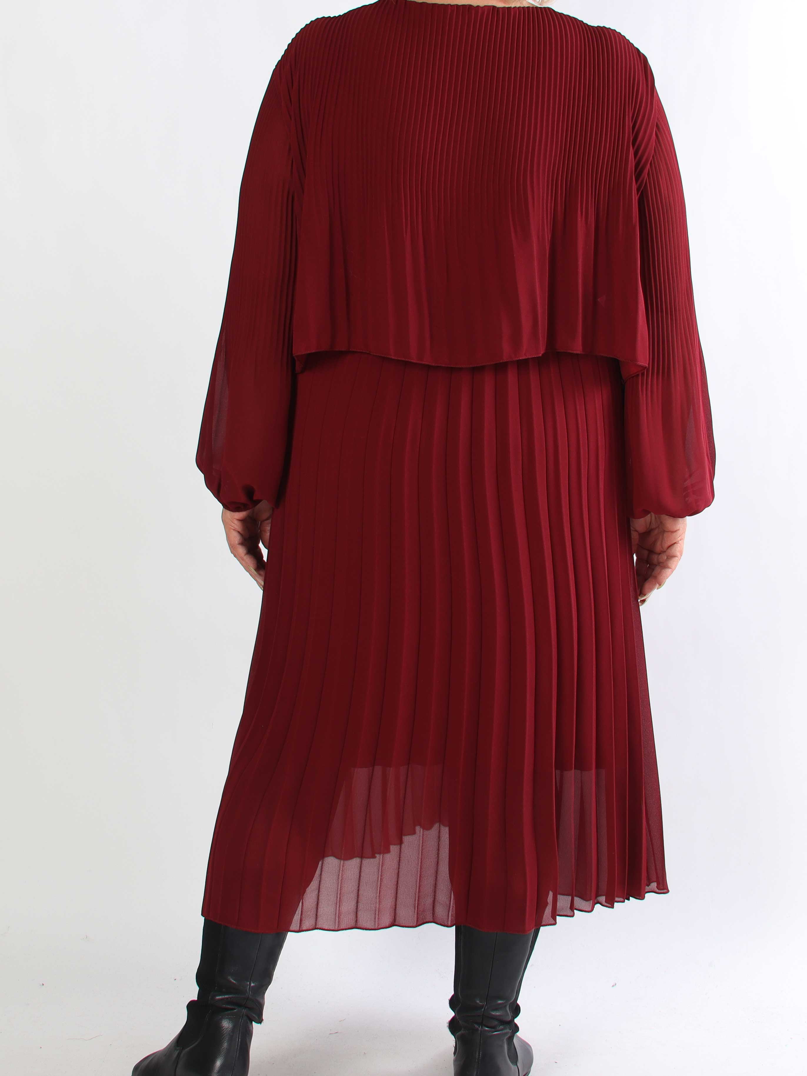 Kristina Long - Langærmet plus size kjole med plisseringer