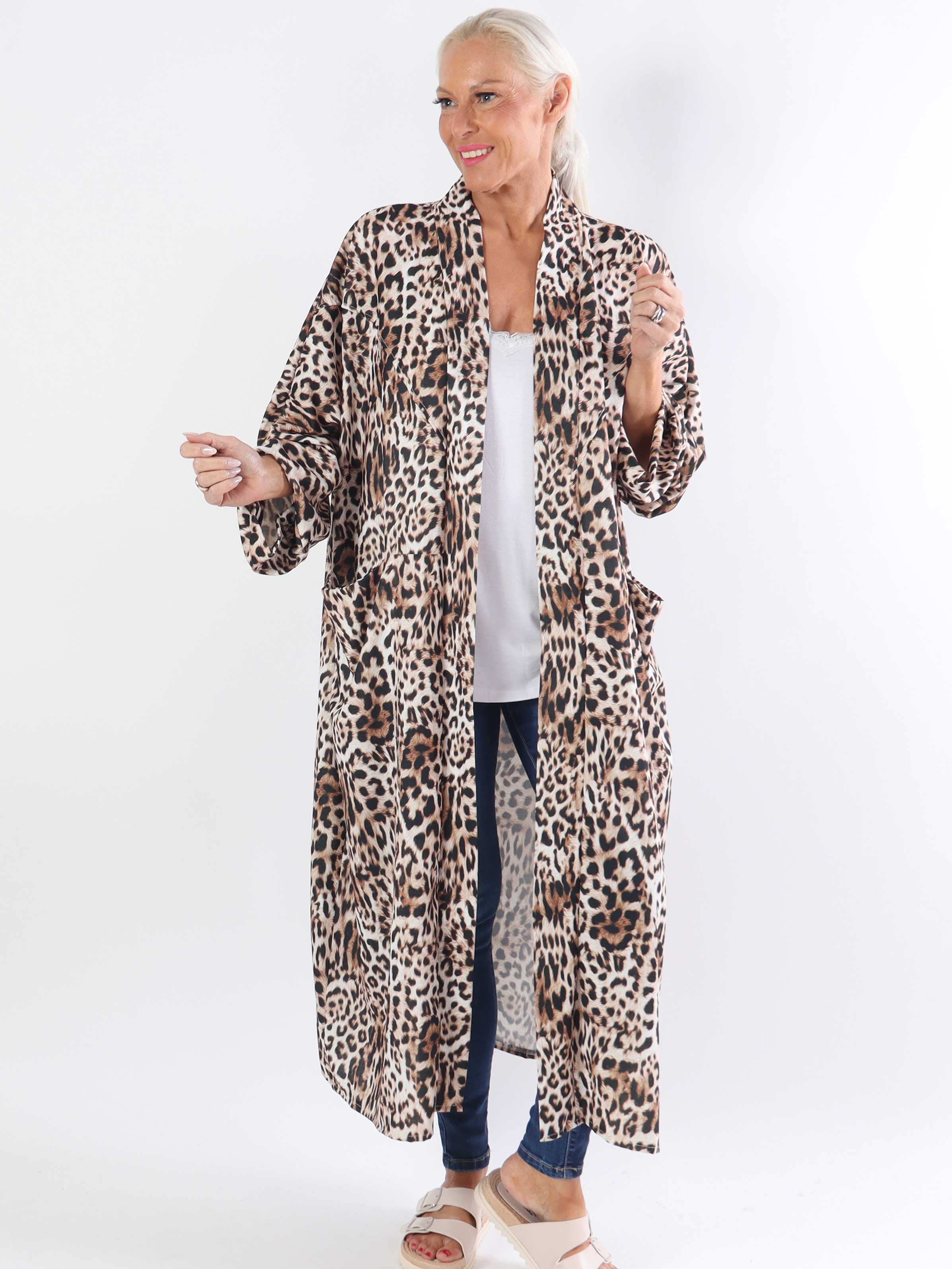 Annah Light Leo - Plus size sommerfrakke med tydelige syninger og lommer