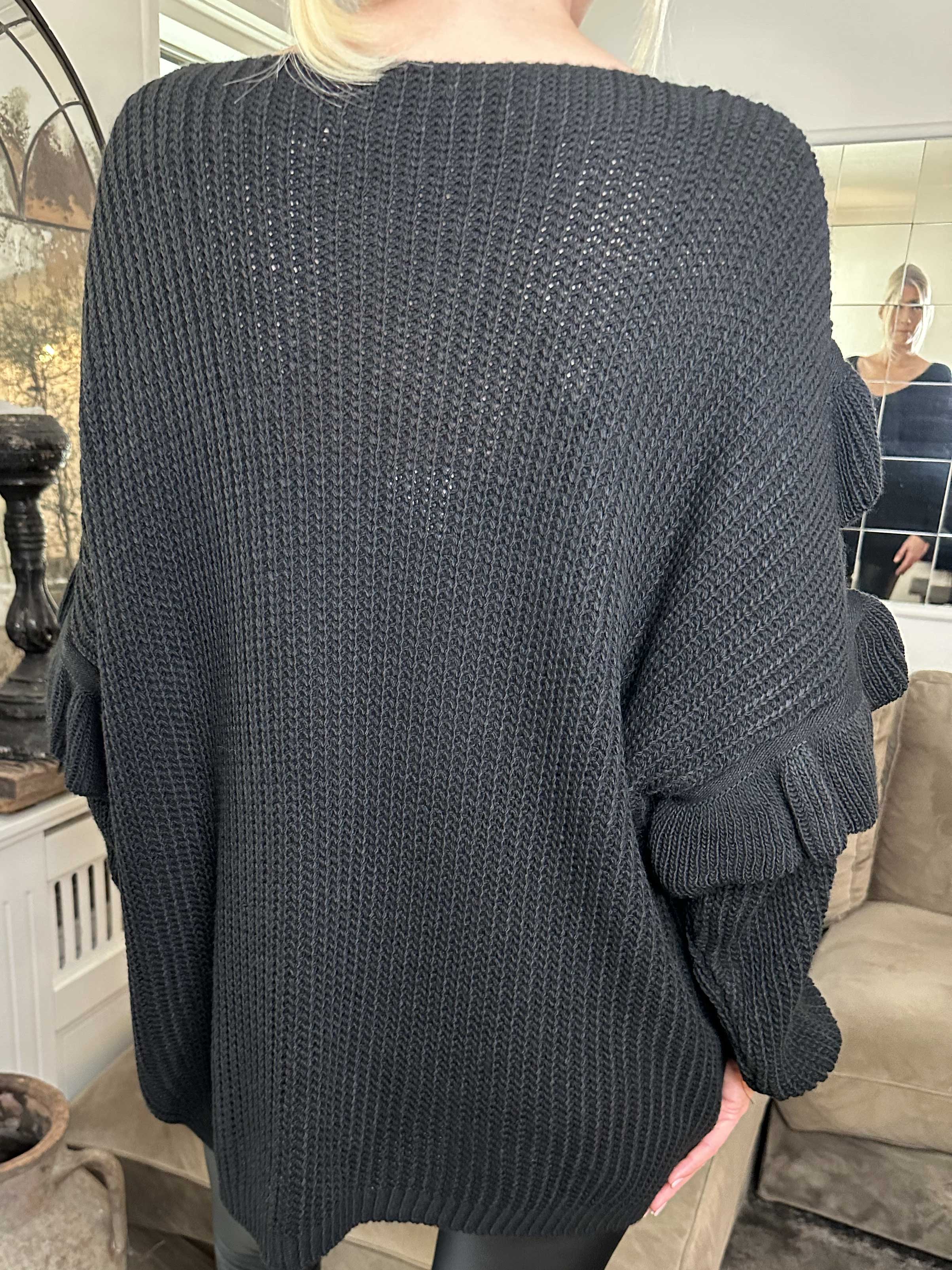 Ellis - Lækker striktrøje med fine flæsedetaljer