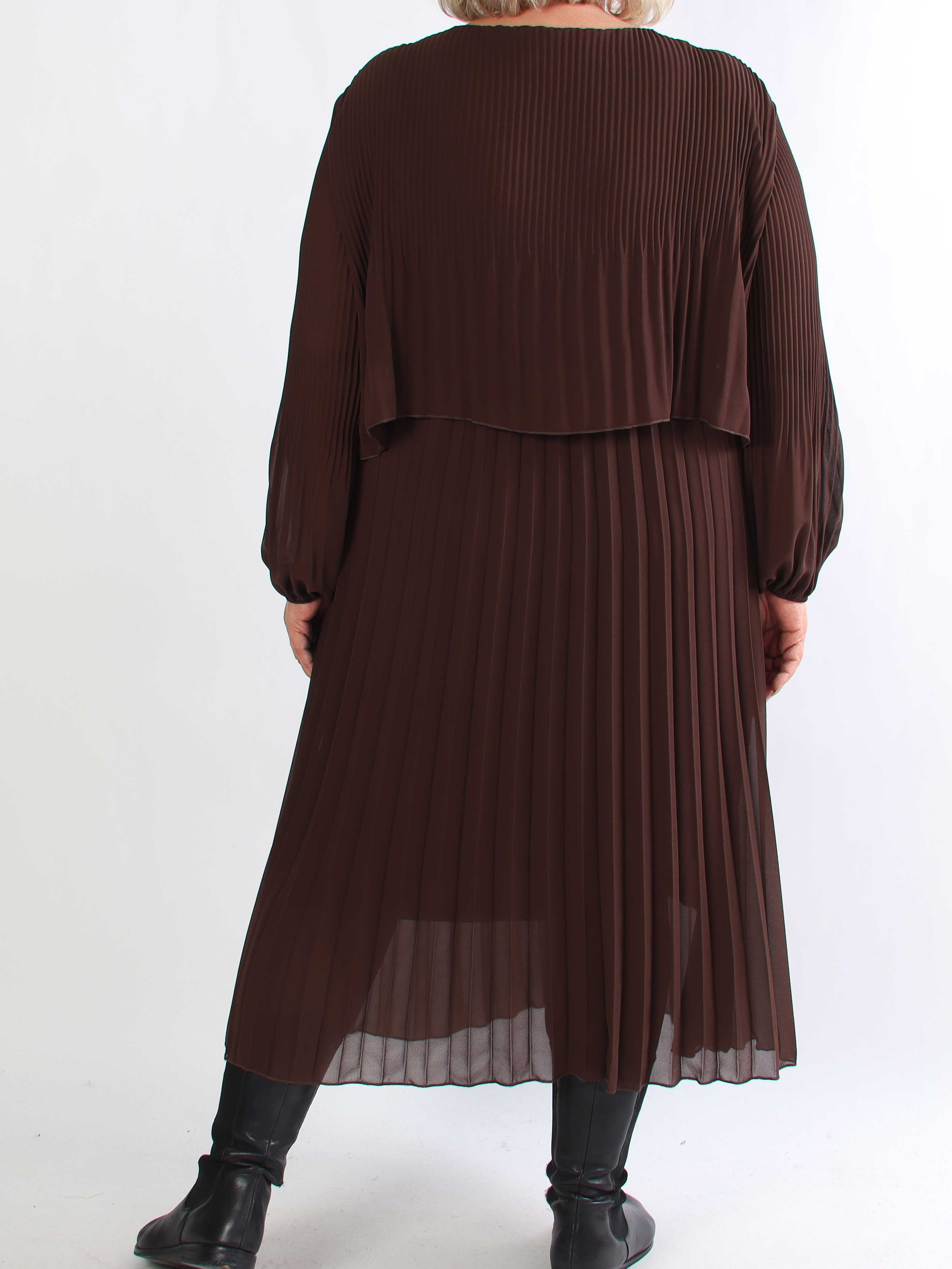 Kristina Long - Langærmet plus size kjole med plisseringer