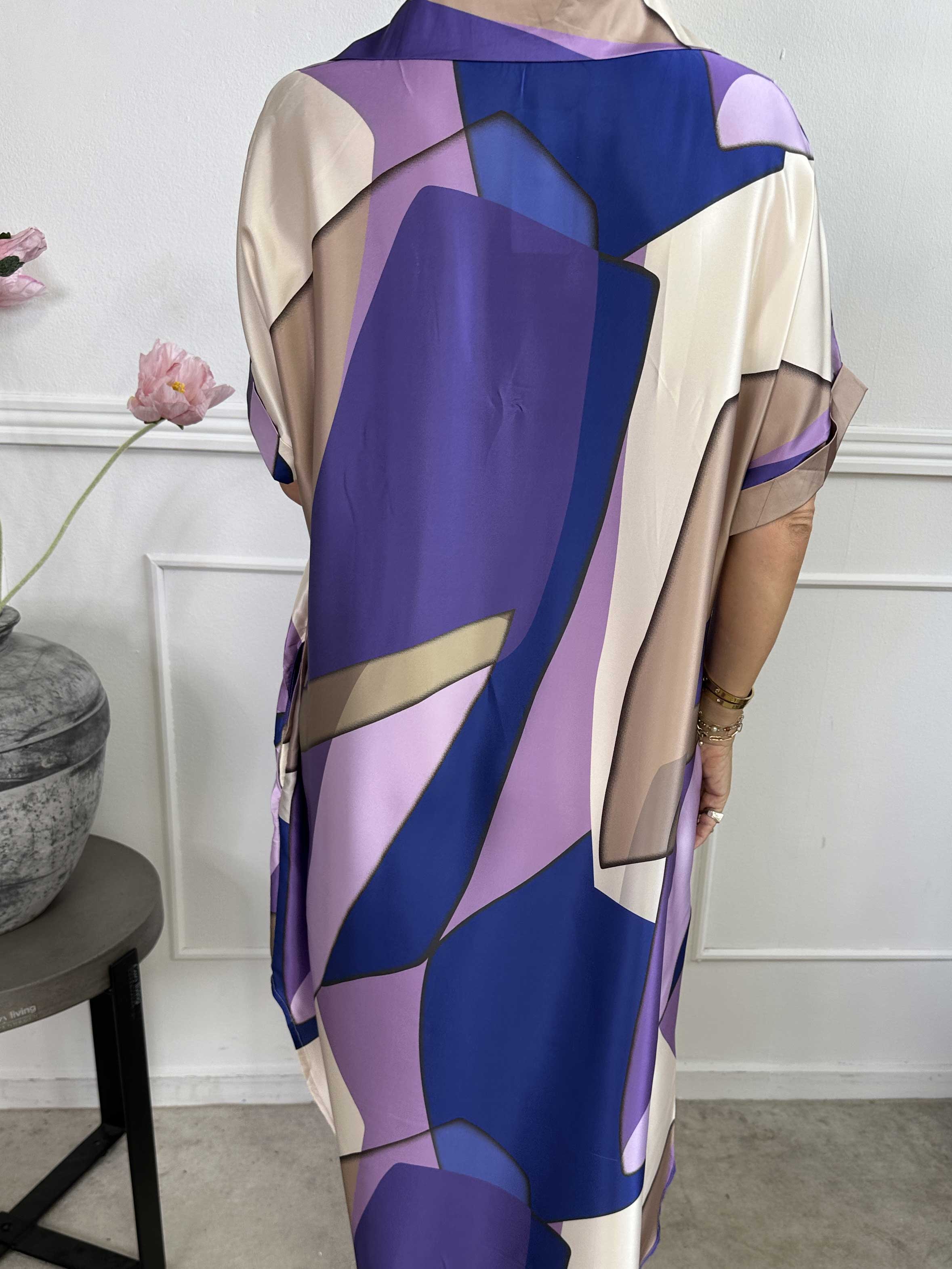 Etlana - Mønstret tunikakjole med korte ærmer og lommer