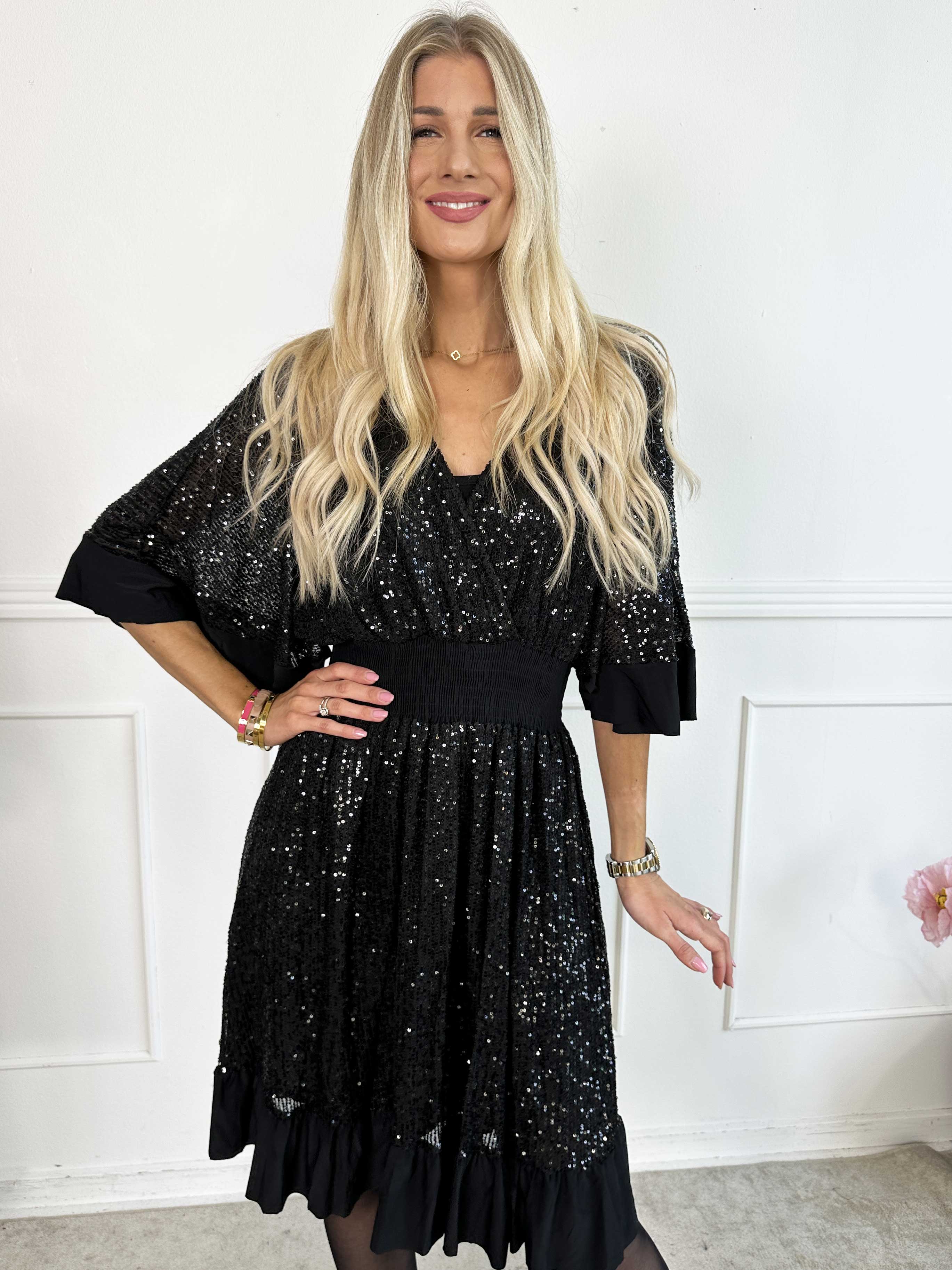 Pamela Glitter Short - Pailletkjole med flæser og smock