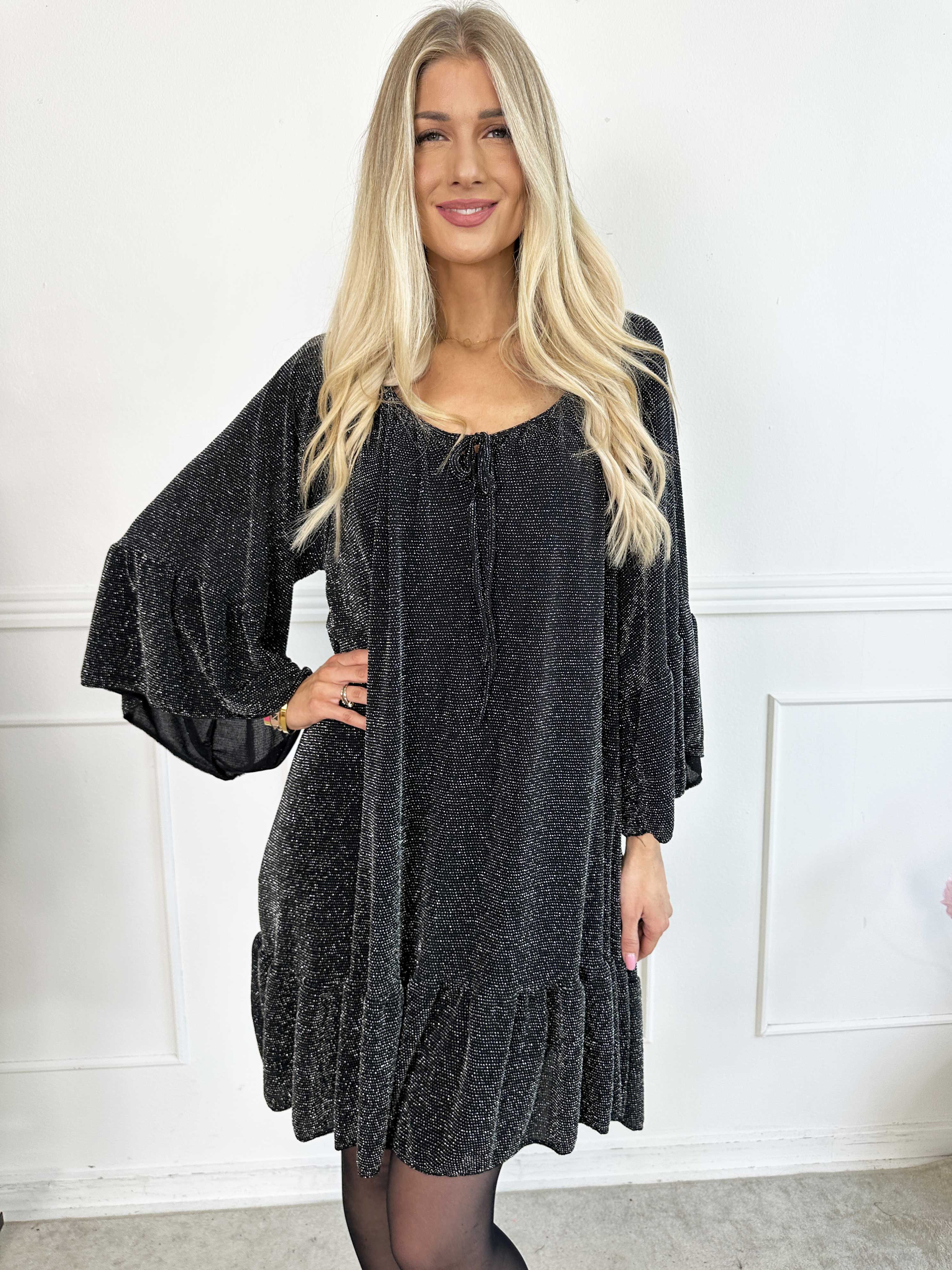 Novia Glitter - Elastisk kjole med glimmertråde og flæser