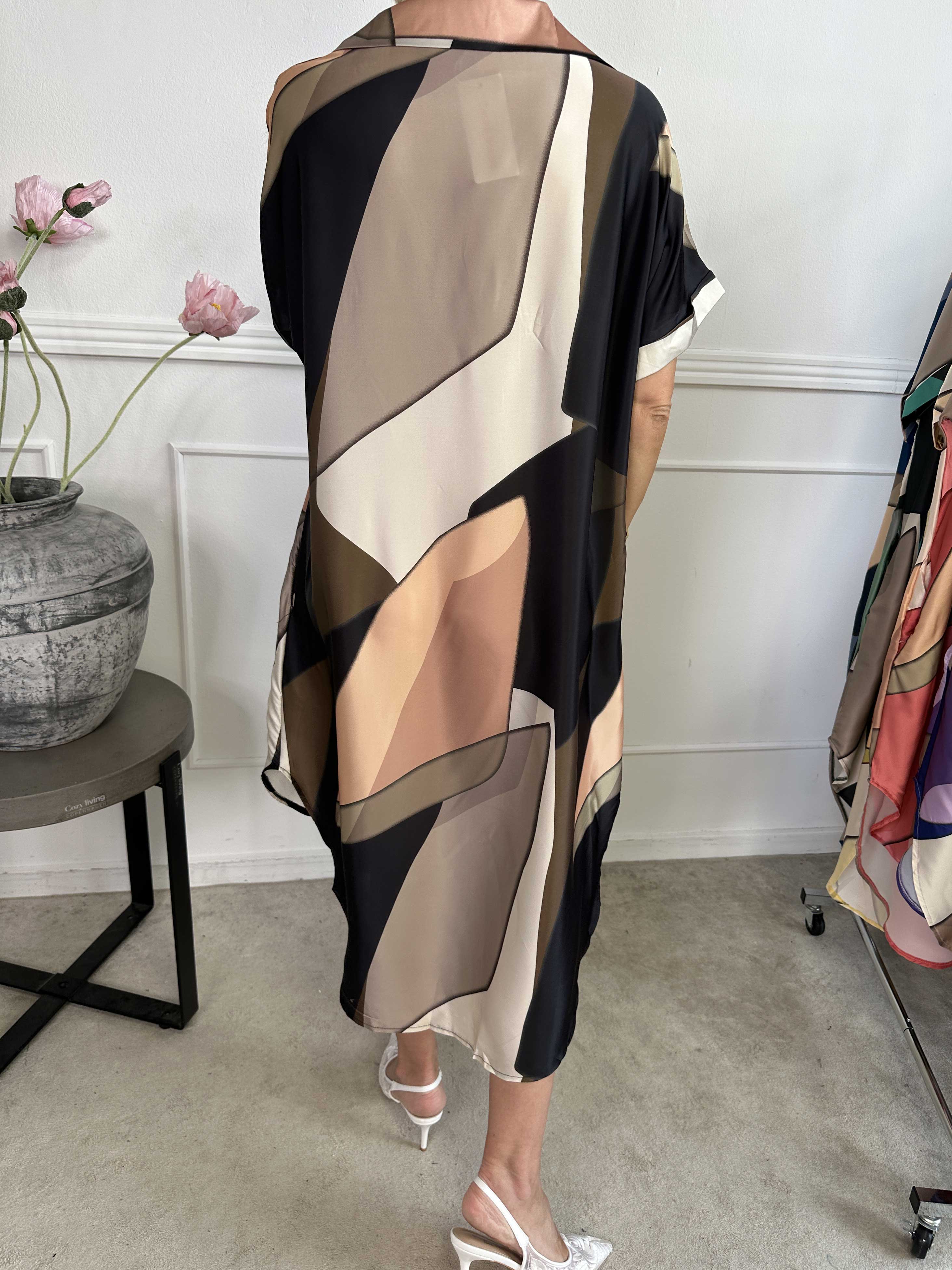 Etlana - Mønstret tunikakjole med korte ærmer og lommer