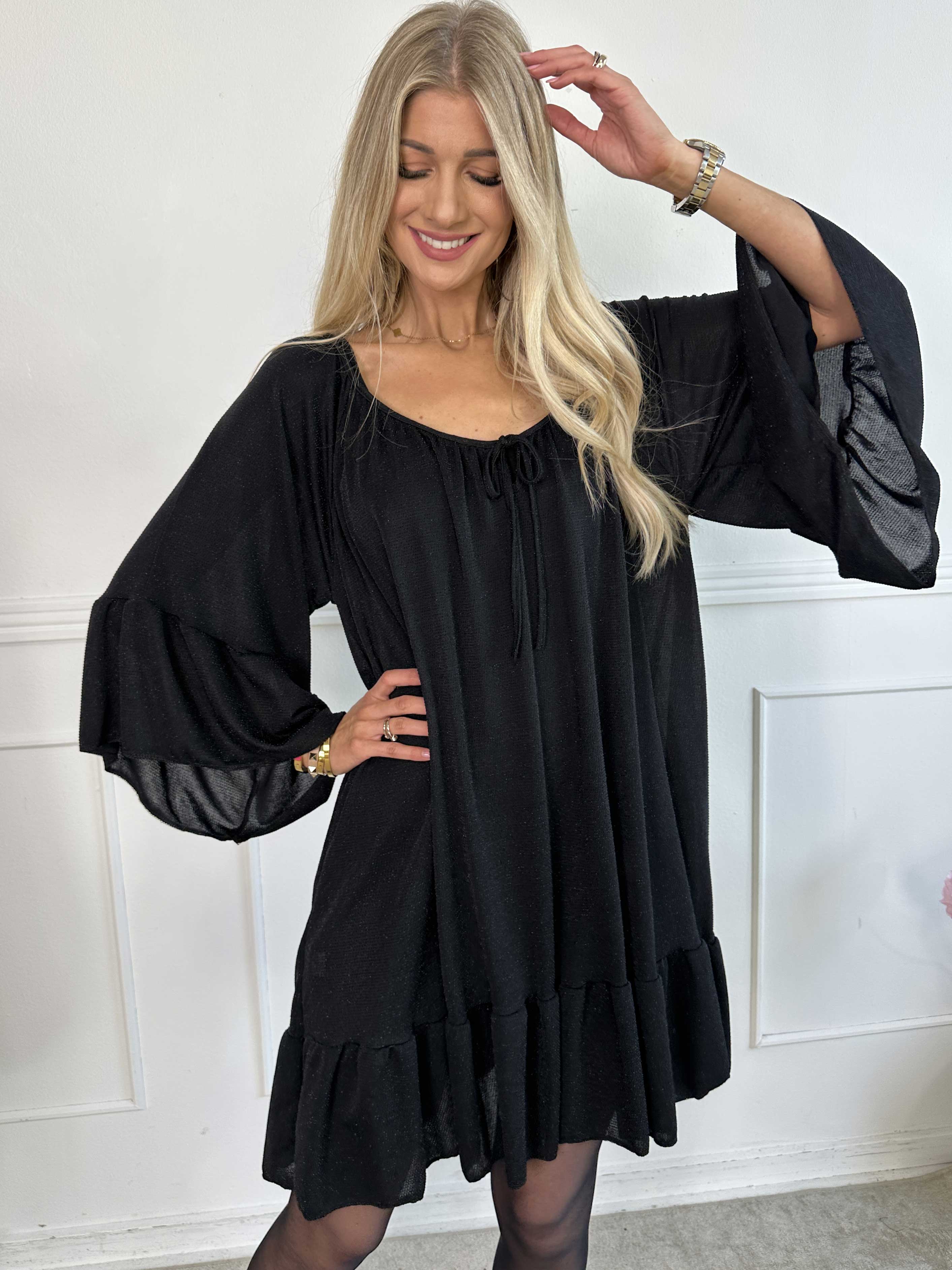 Novia Glitter - Elastisk kjole med glimmertråde og flæser