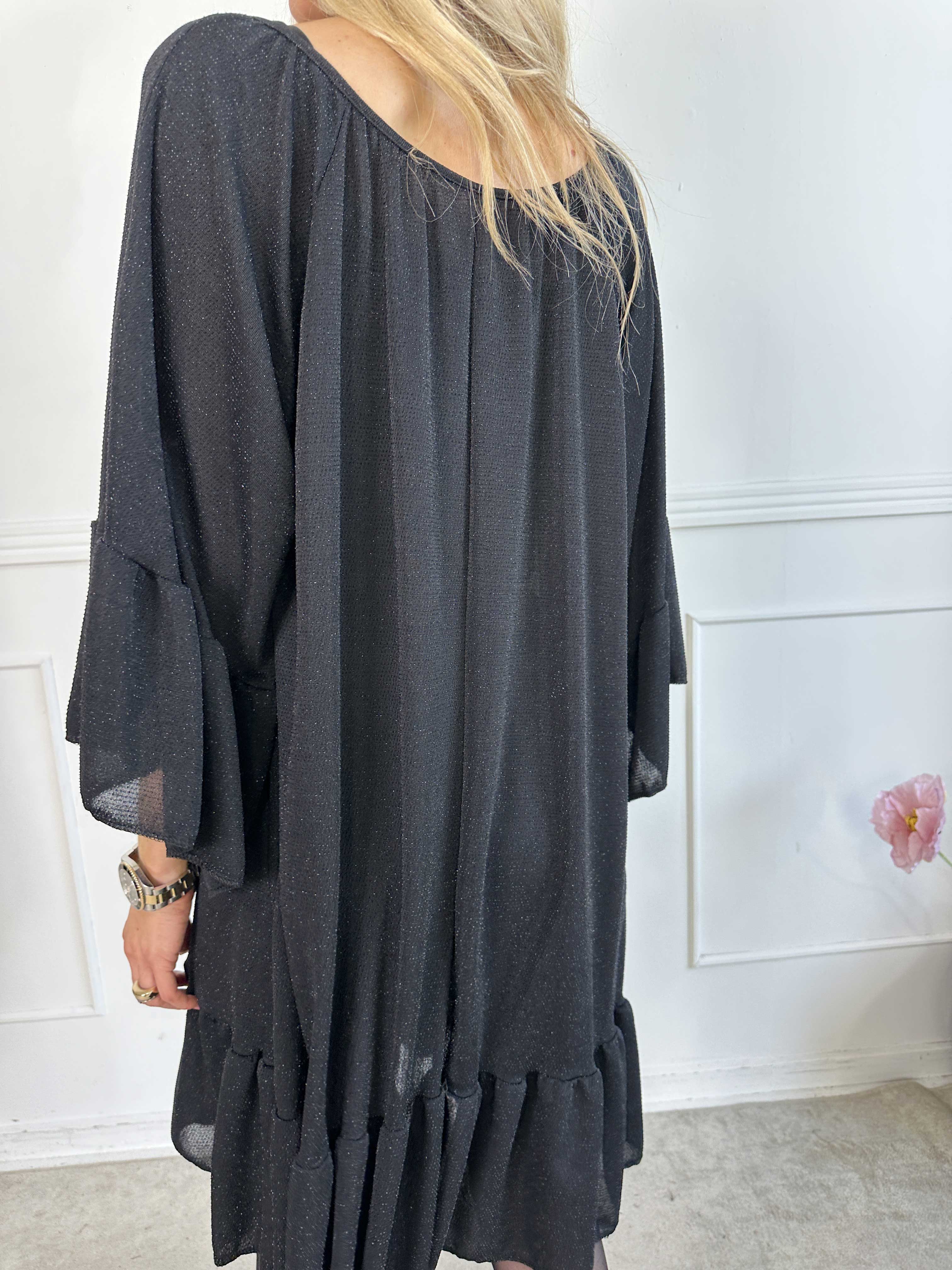 Novia Glitter - Elastisk kjole med glimmertråde og flæser