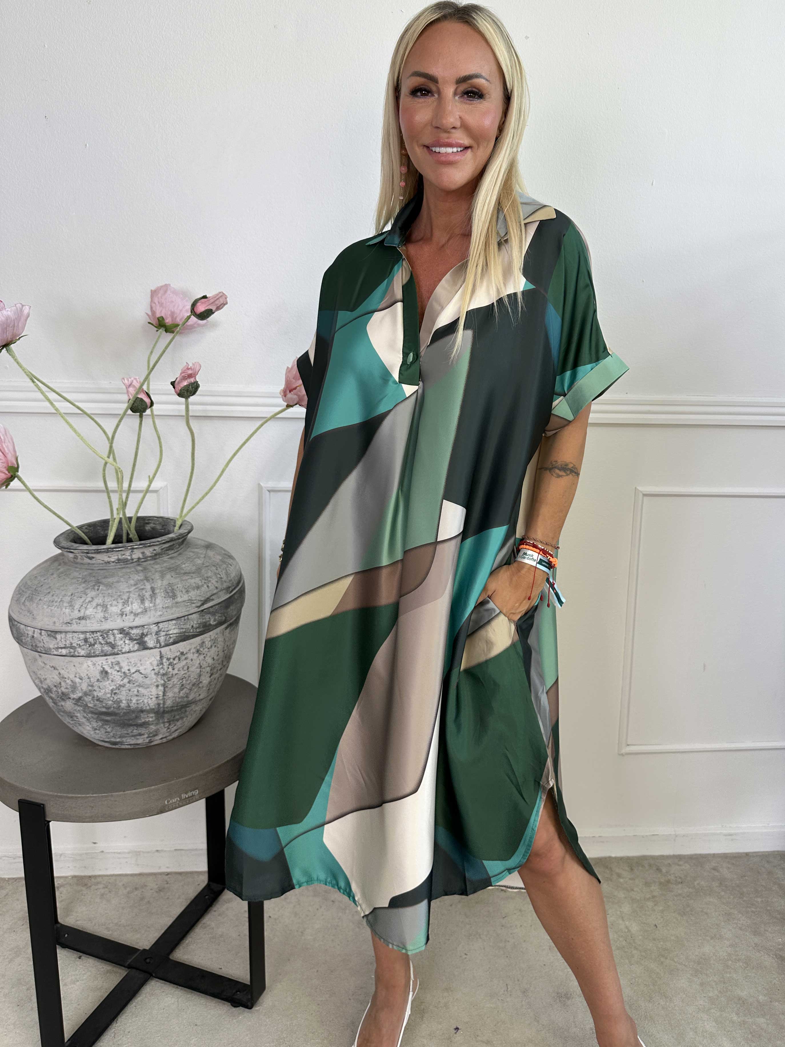 Etlana - Mønstret tunikakjole med korte ærmer og lommer