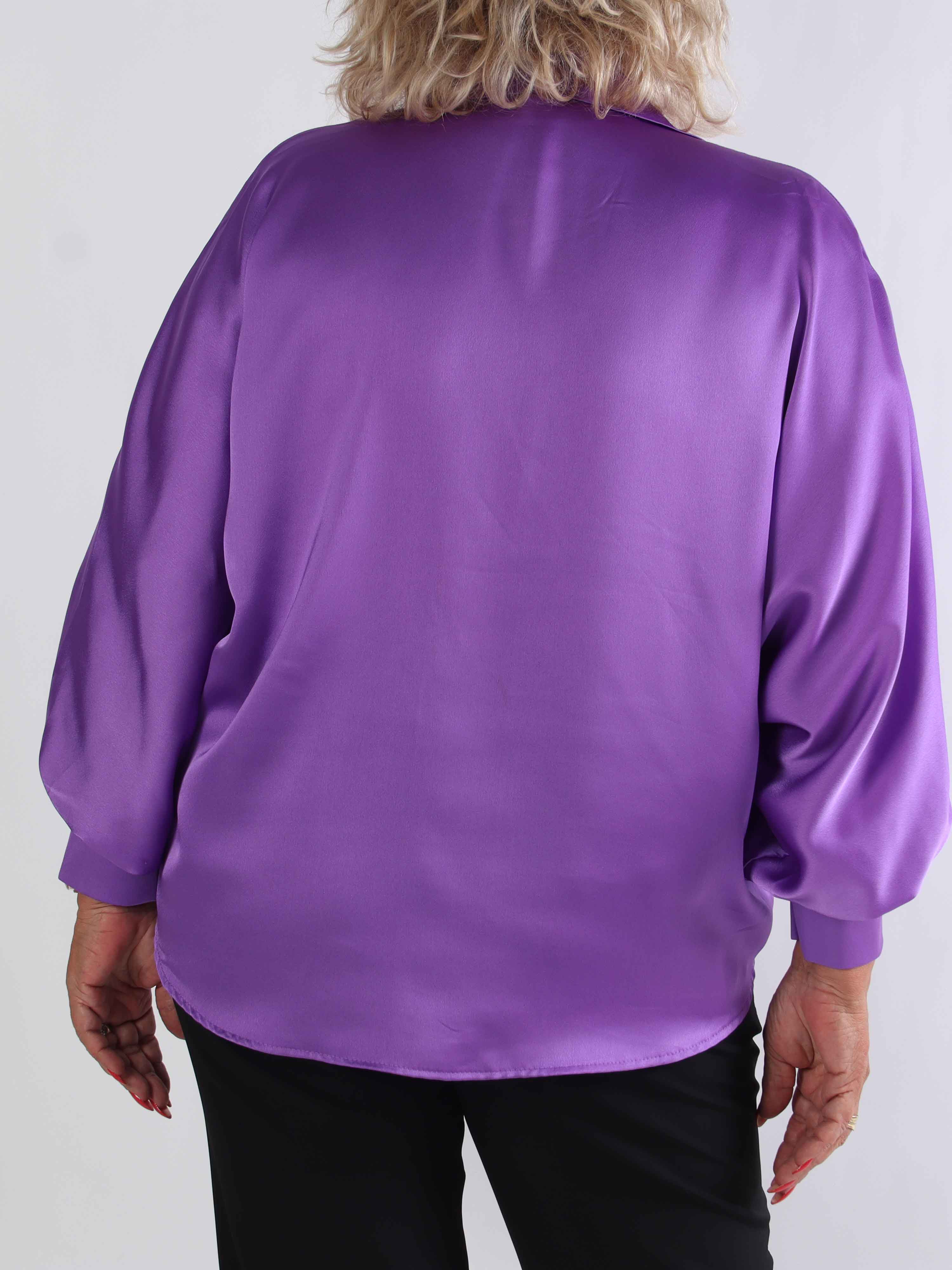 Feliciti - Shiny plus size skjorte med flagermusærmer