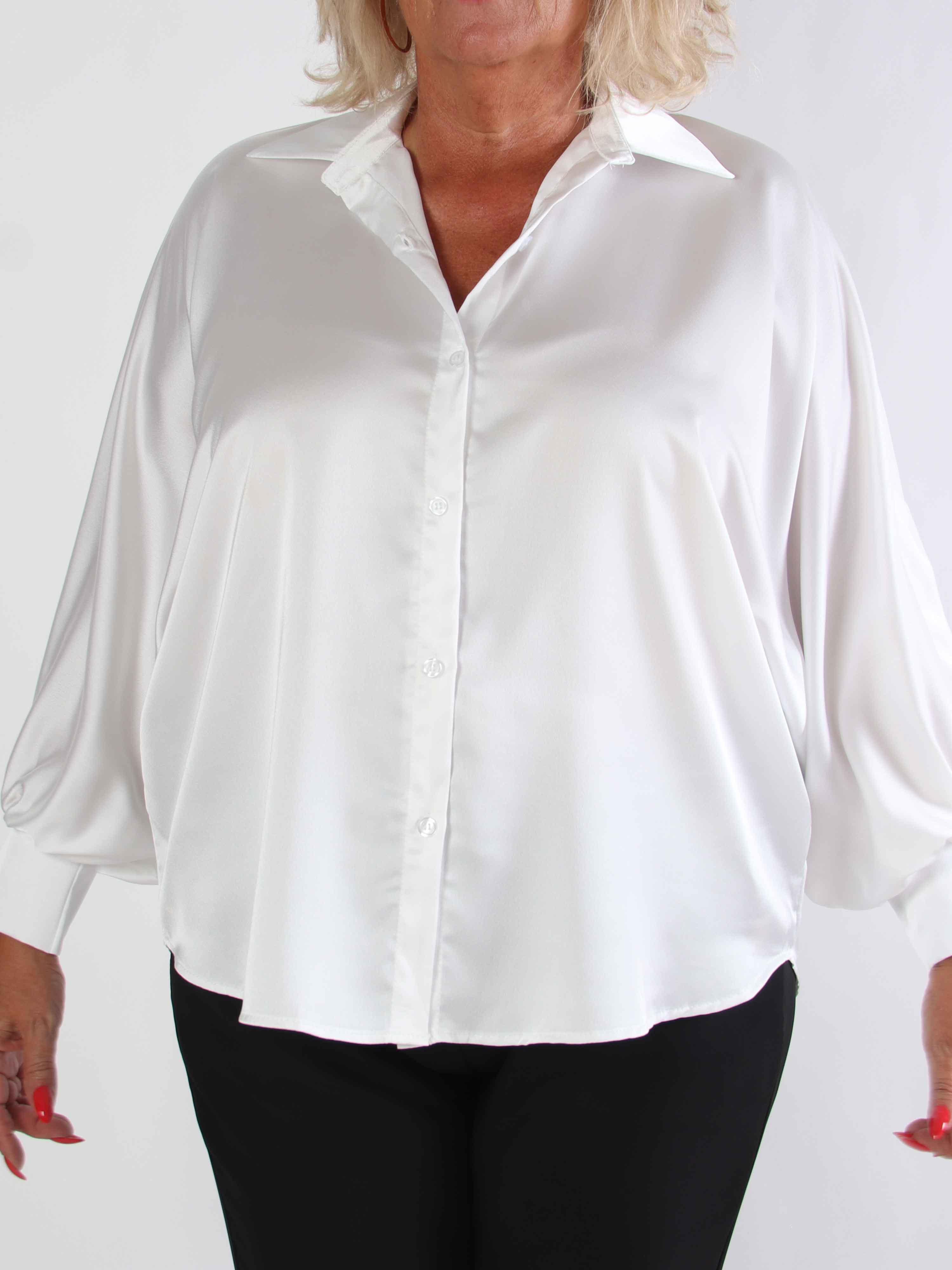 Feliciti - Shiny plus size skjorte med flagermusærmer