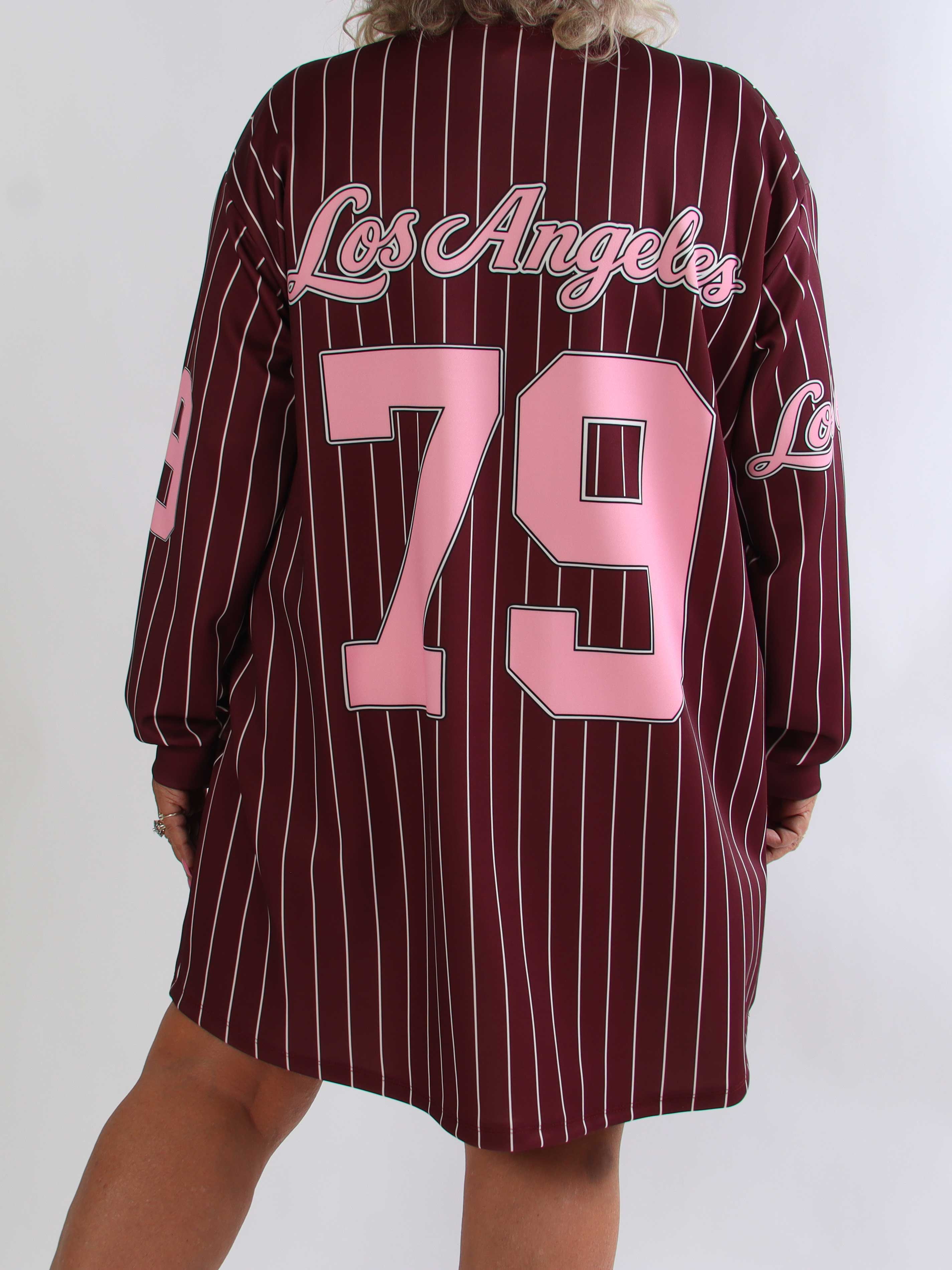 Andrea Long Sleeve - Plus size kjole i viskoseblanding med sporty baseball-inspireret design