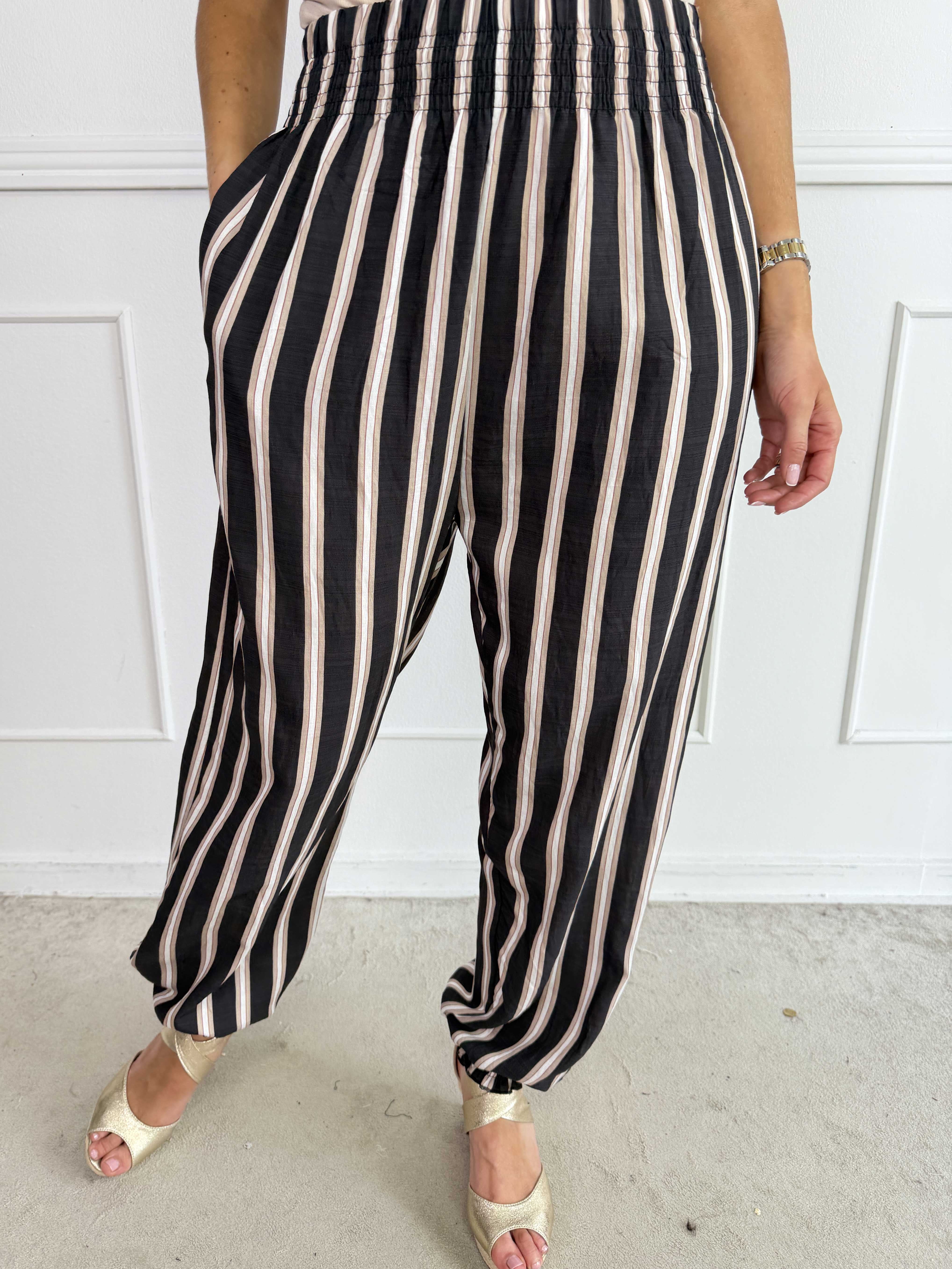 Amidala Pants - Feminin stribede bukser i let viskoseblanding med elastikkant