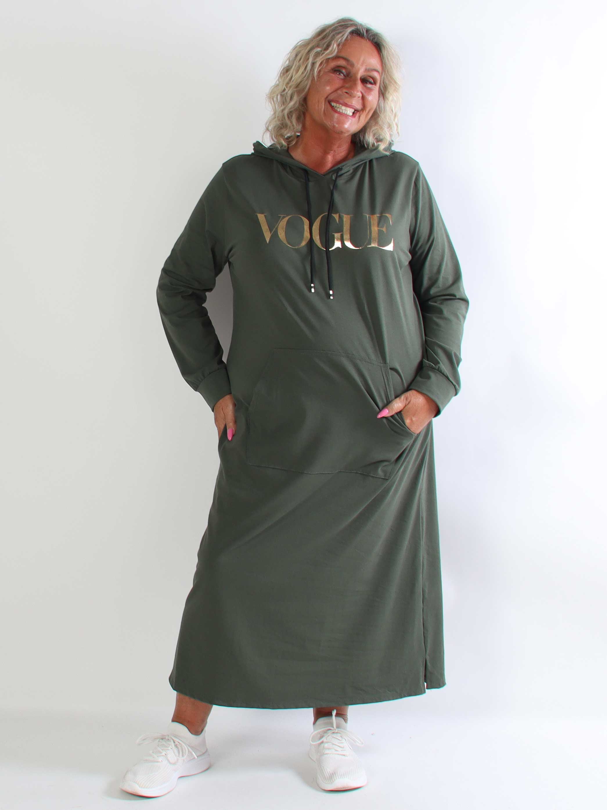 Violet - Lang og comfy hoodiekjole i blød bomuld med VOGUE i flot guldprint