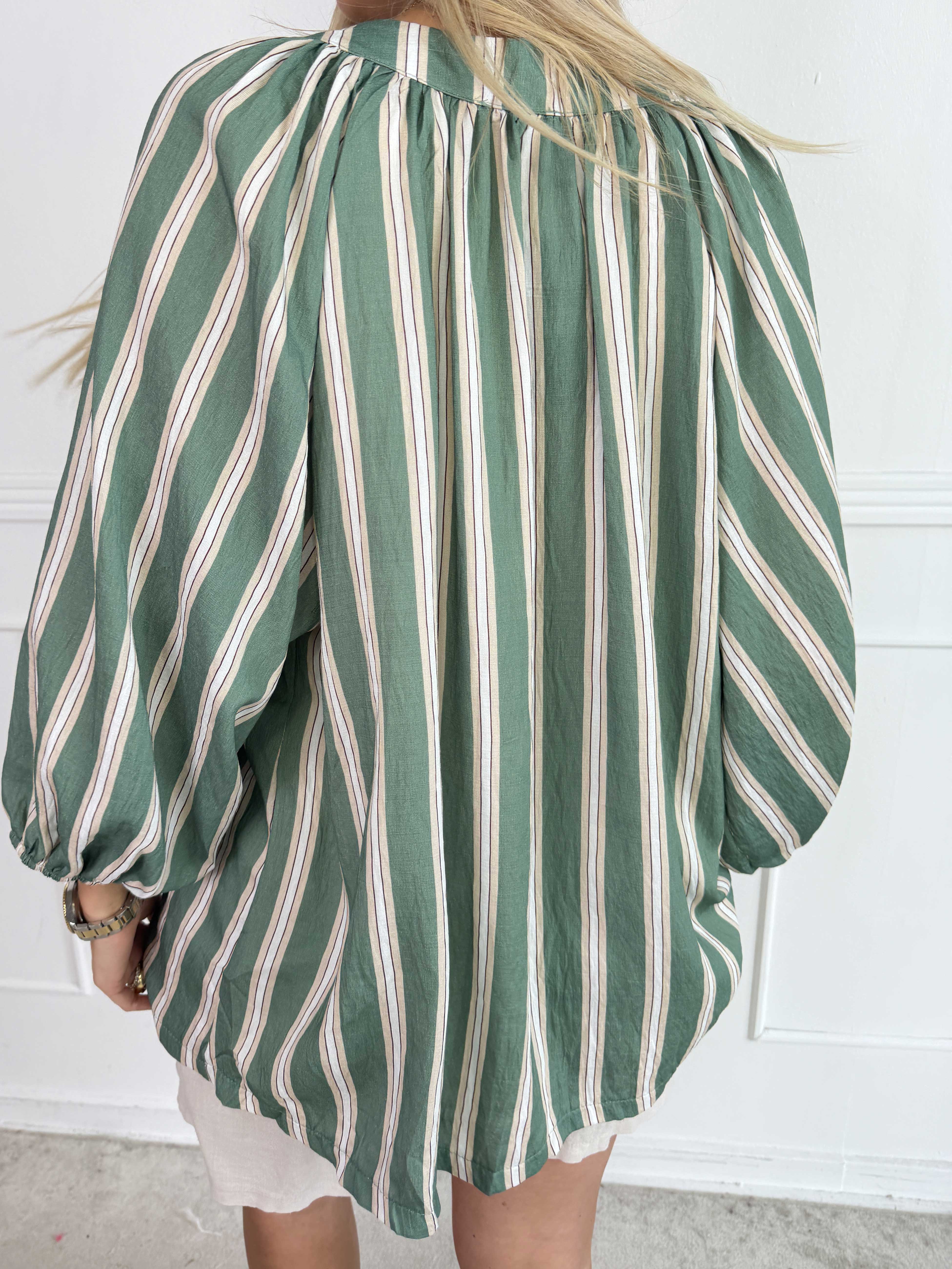 Amidala Shirt - Feminin stribet tunika i let viskoseblanding med smukke ballonærmer