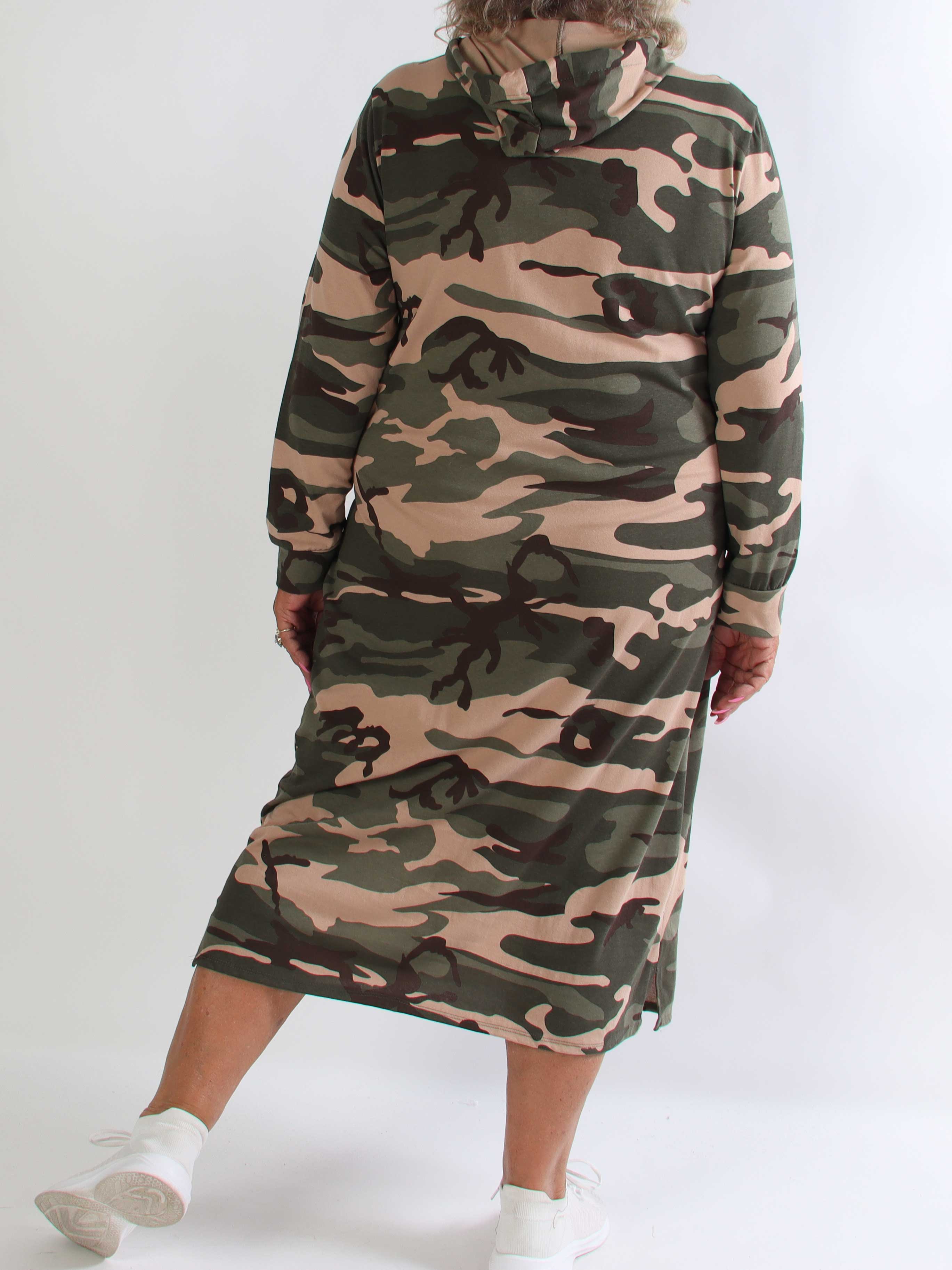 Violet - Lang plus size hoodiekjole i blød bomuld med VOGUE i flot guldprint