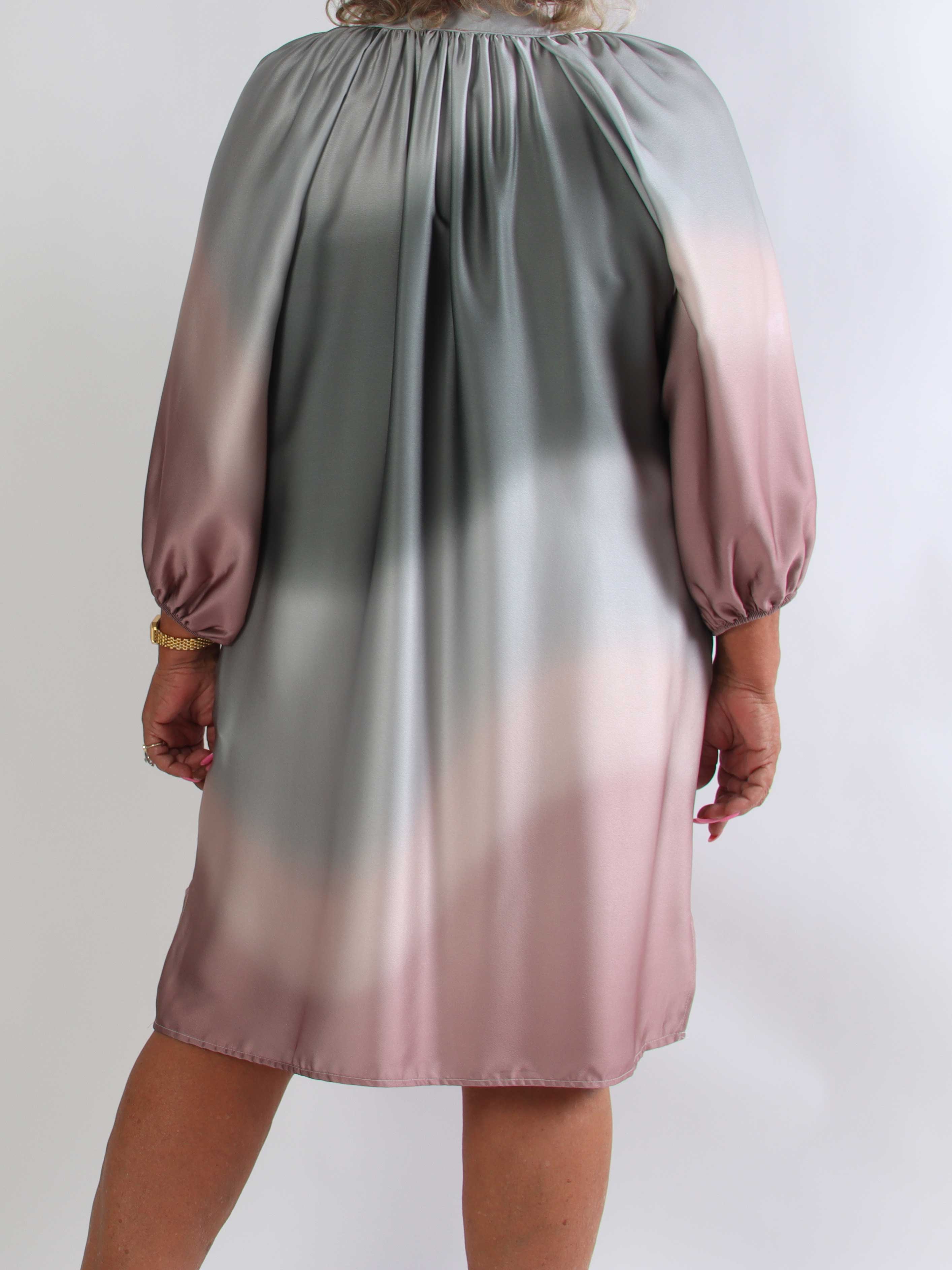 Amidala Batik - Elegant plus size tunikakjole i batikmønster med lommer