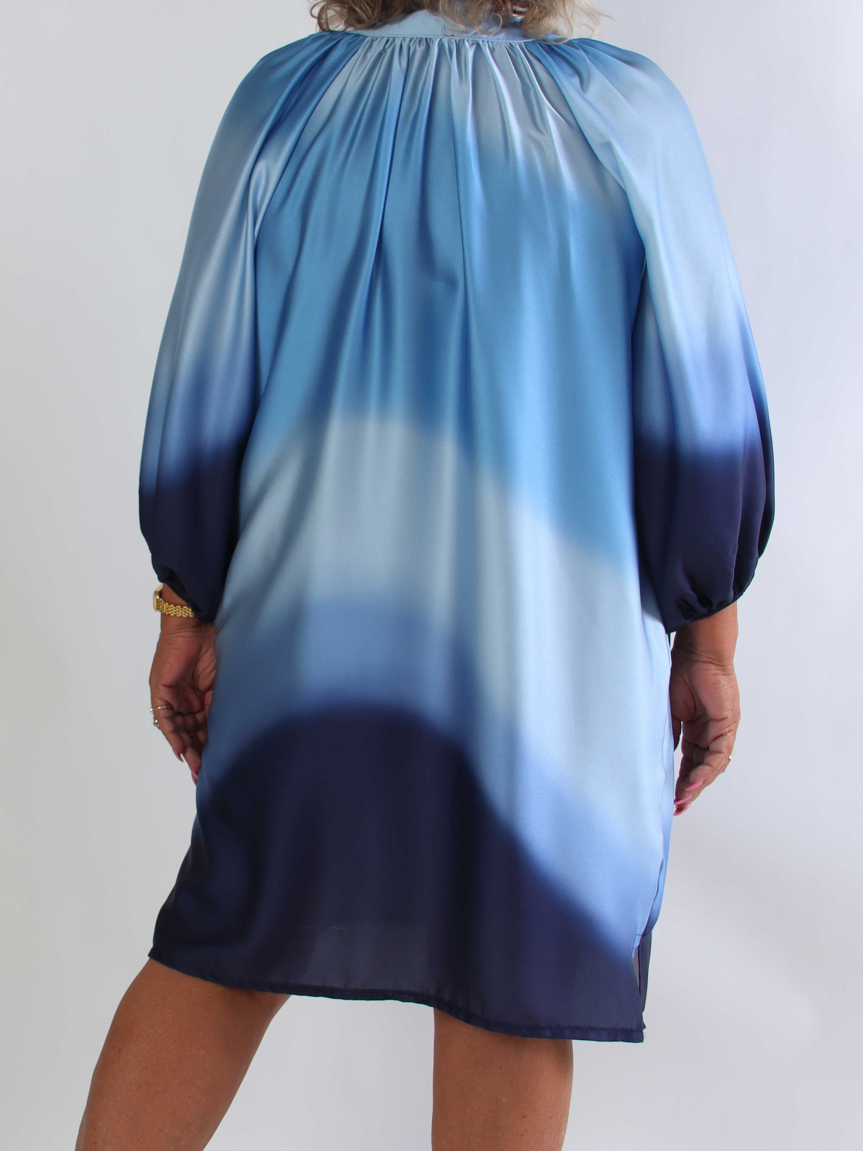 Amidala Batik - Elegant plus size tunikakjole i batikmønster med lommer