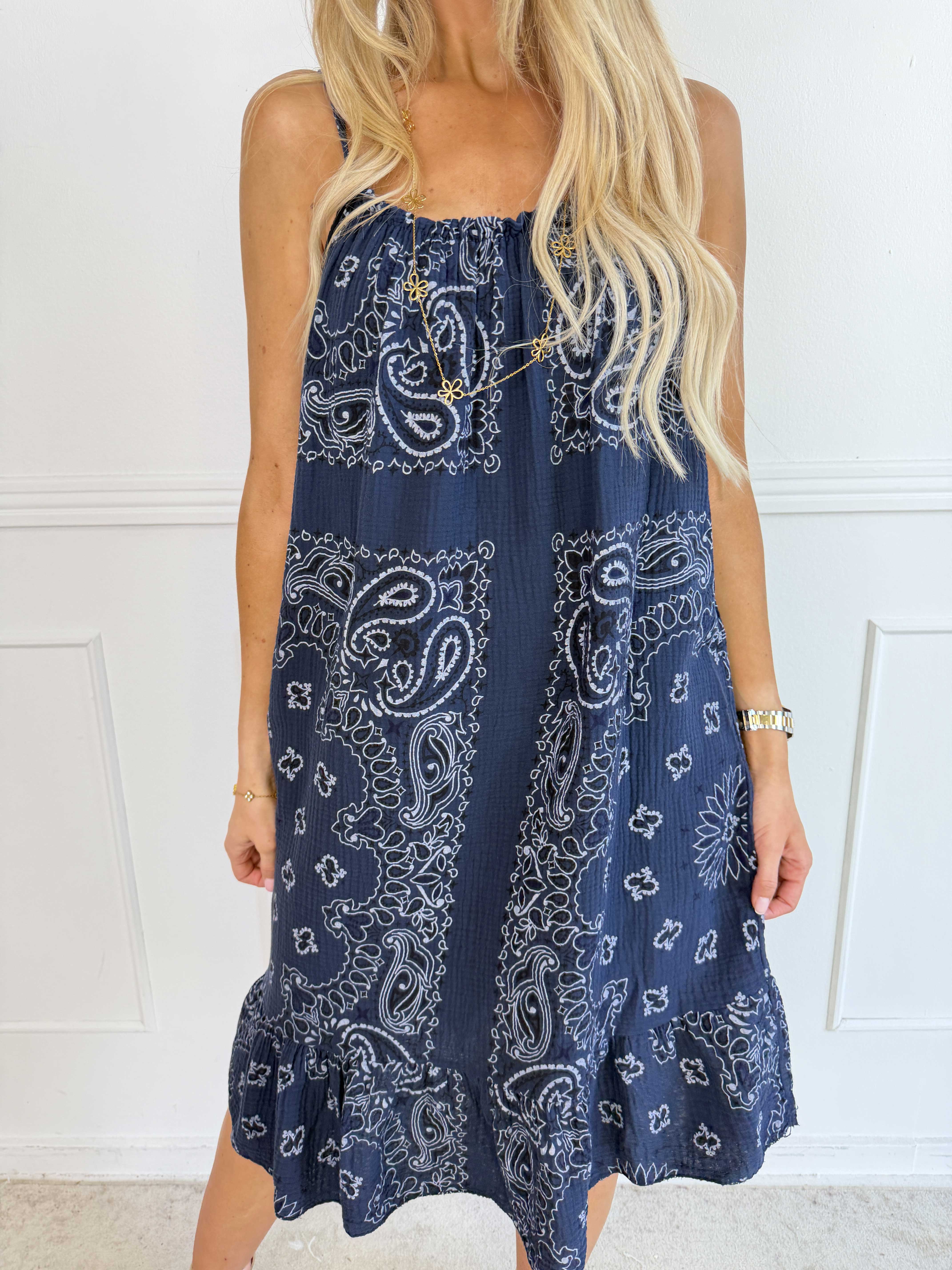 Solero Paisley - Plus size stropkjole i blød musselin med smukt paisleymønster