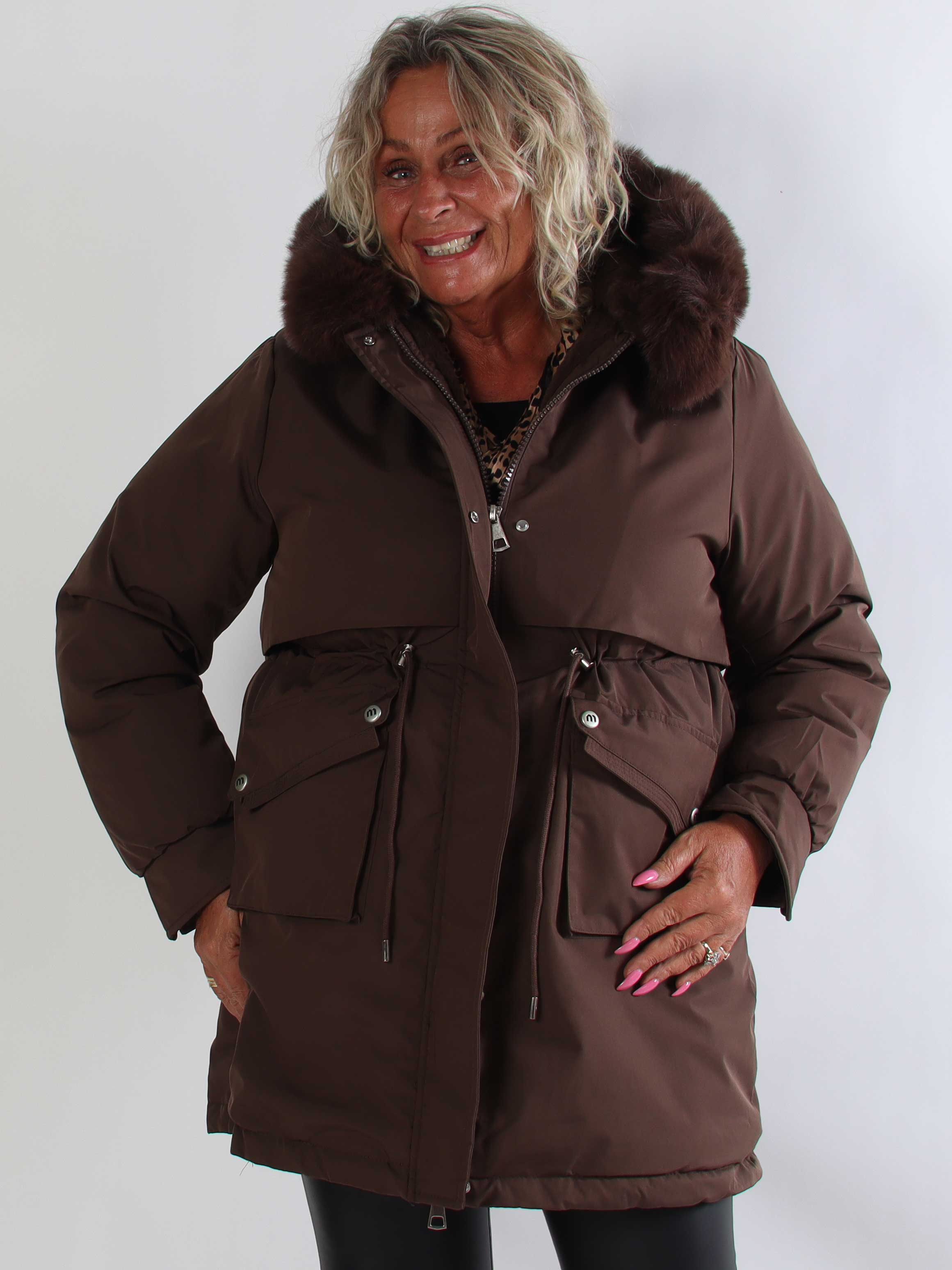 Maple - Varm dynejakke med faux fur hætte