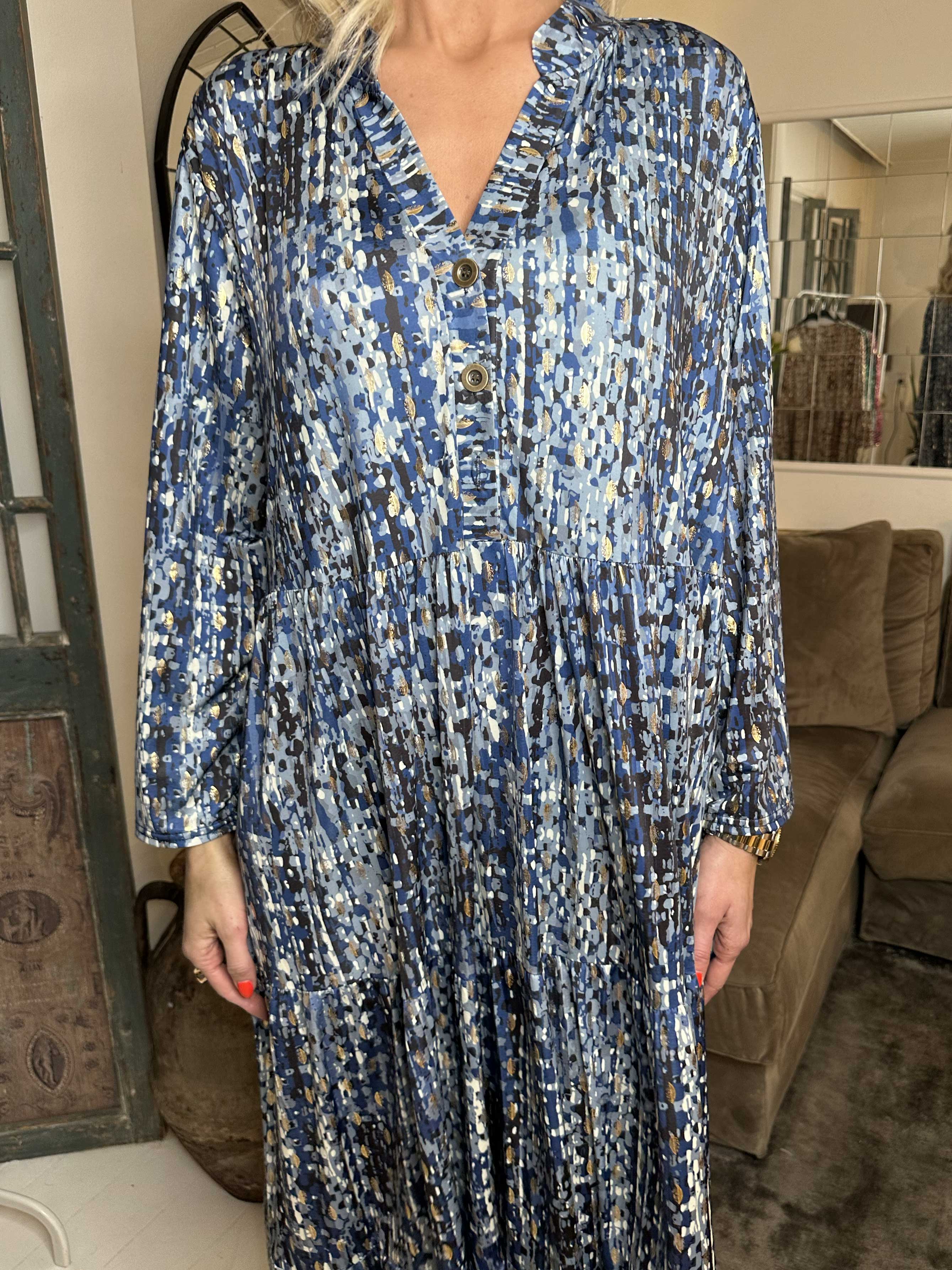 Milano Pattern - Lang mønstret kjole med lag på lag look