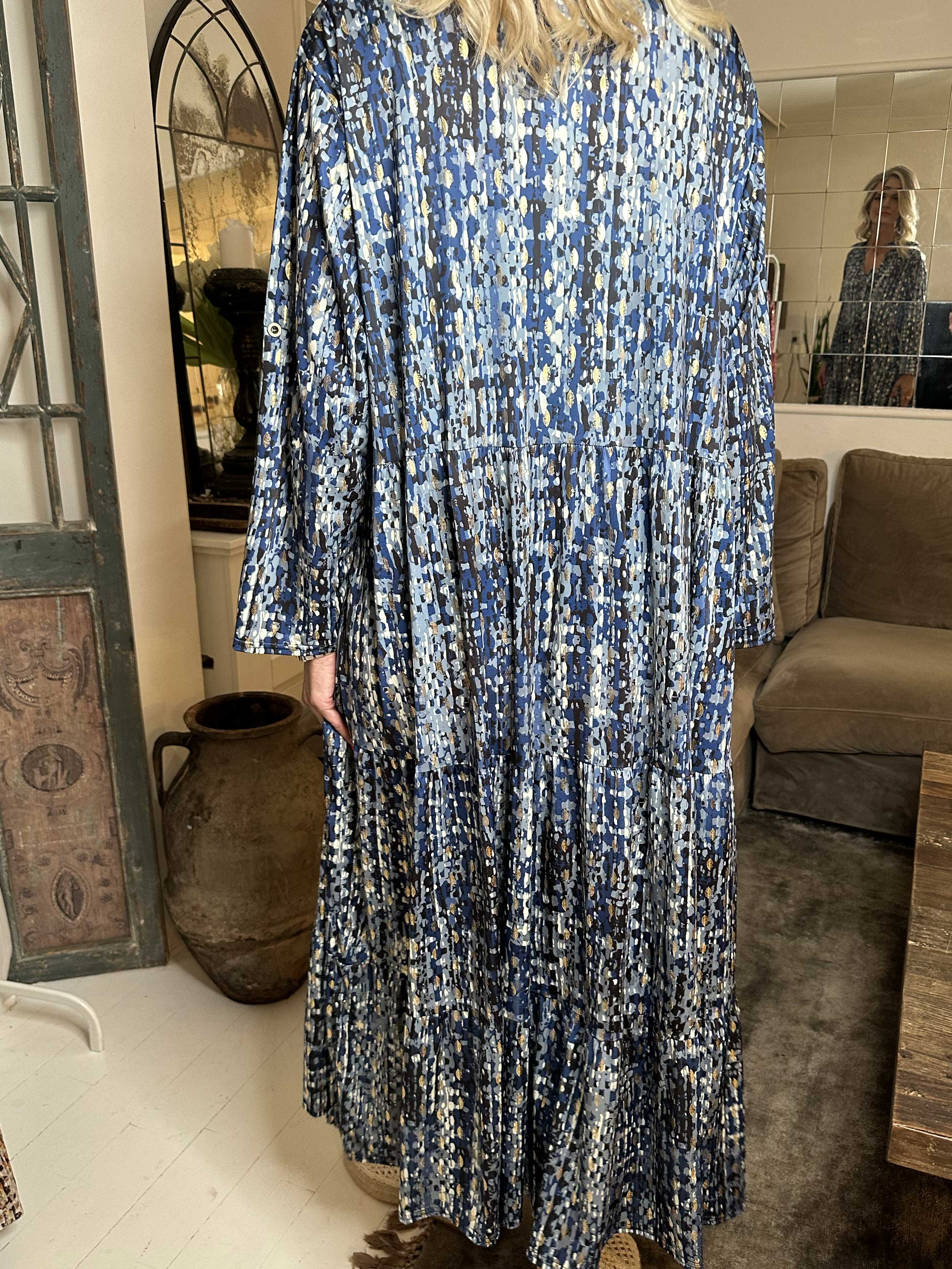 Milano Pattern - Lang mønstret kjole med lag på lag look