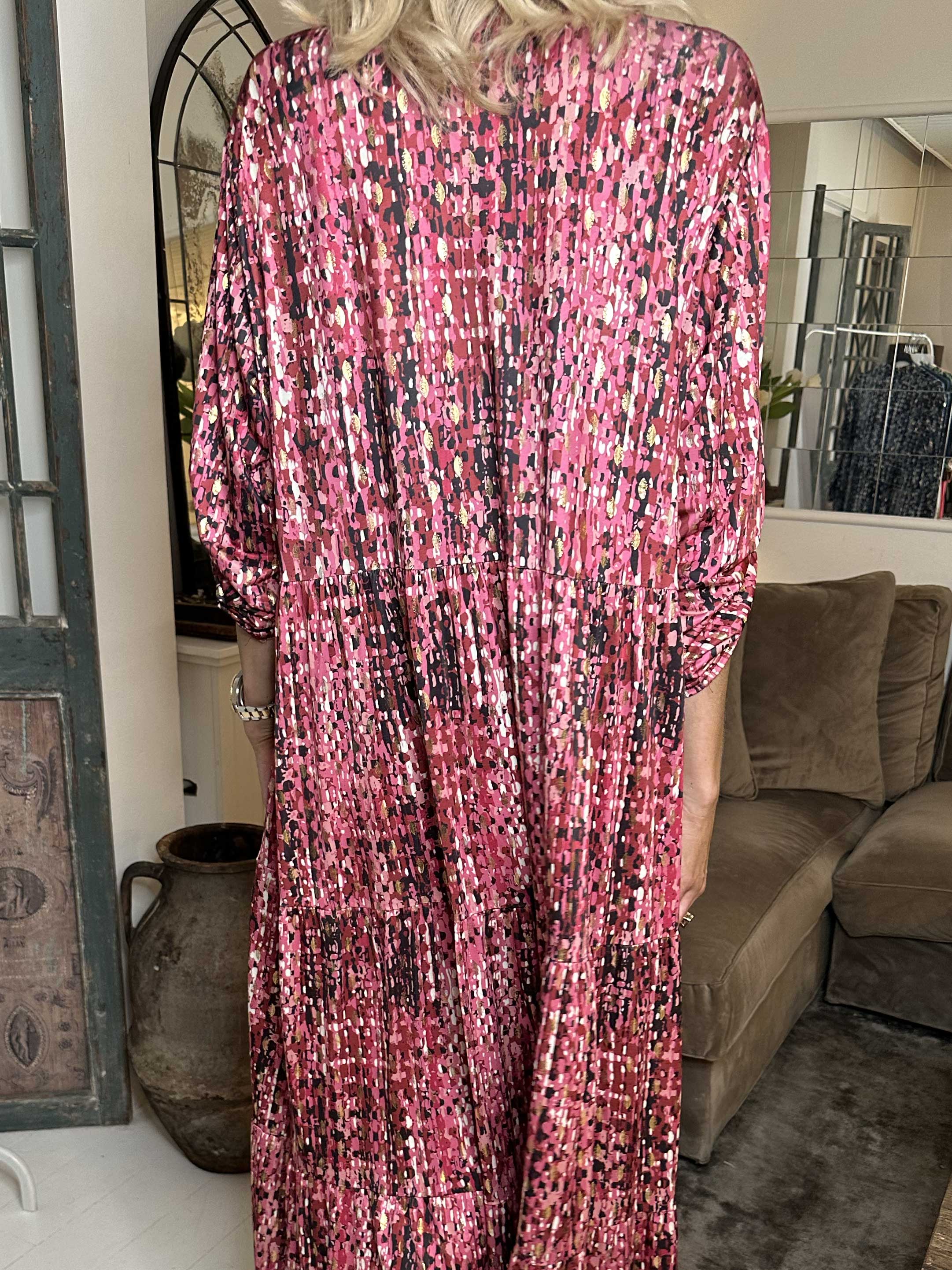 Milano Pattern - Lang mønstret kjole med lag på lag look