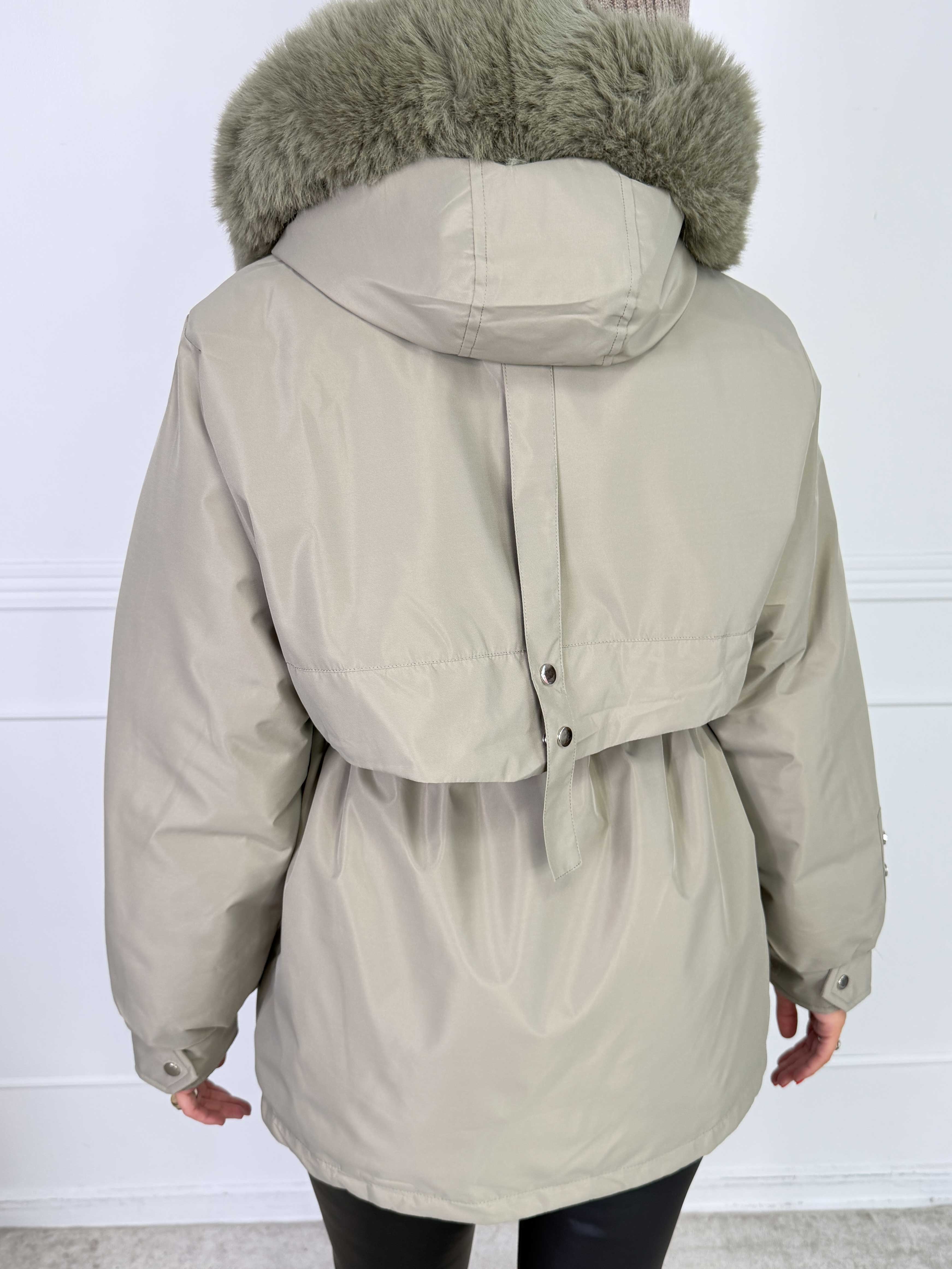 Miamaia - Varm og stilfuld dynejakke med blød faux fur-krave