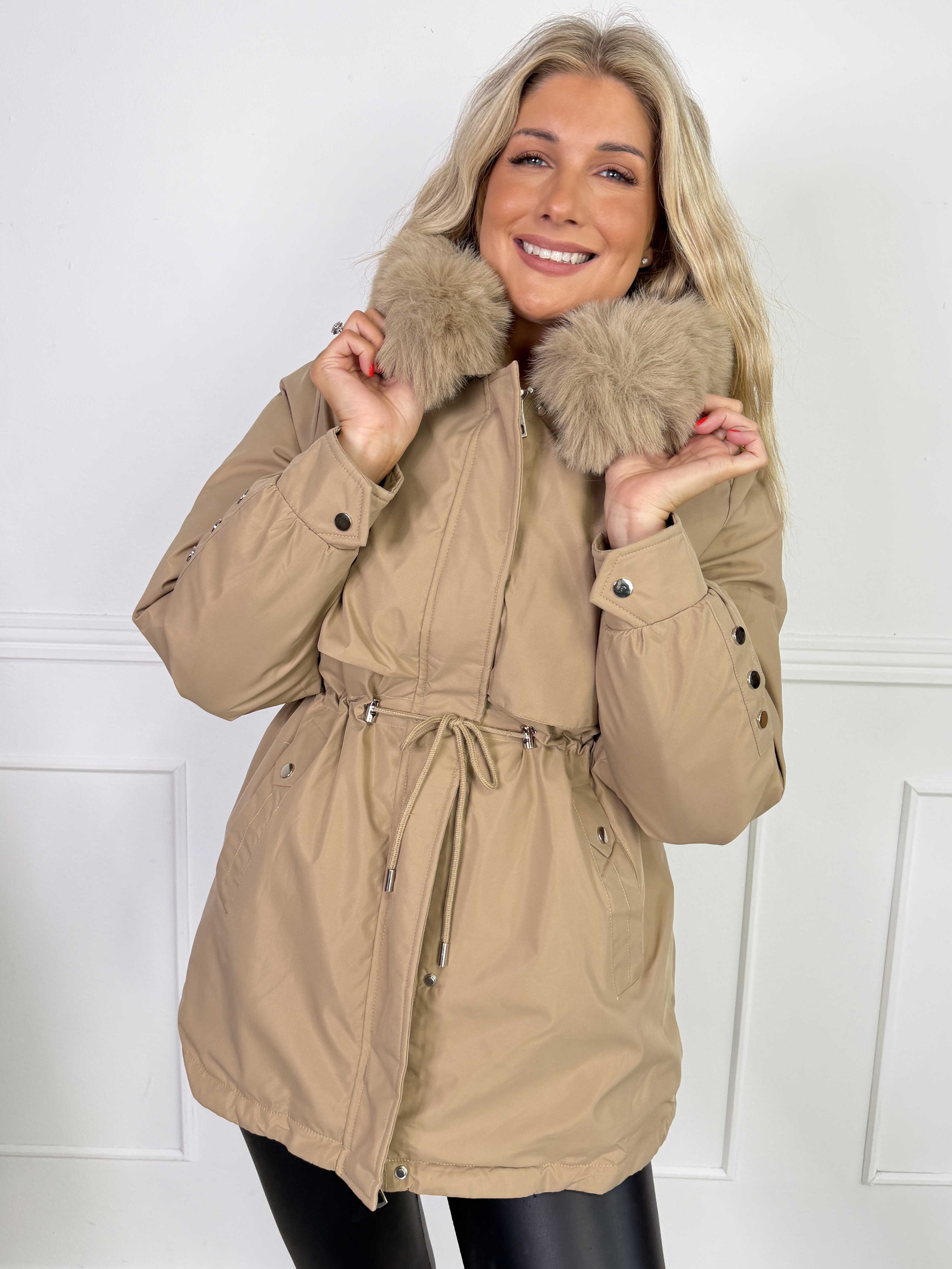 Miamaia - Varm og stilfuld dynejakke med blød faux fur-krave