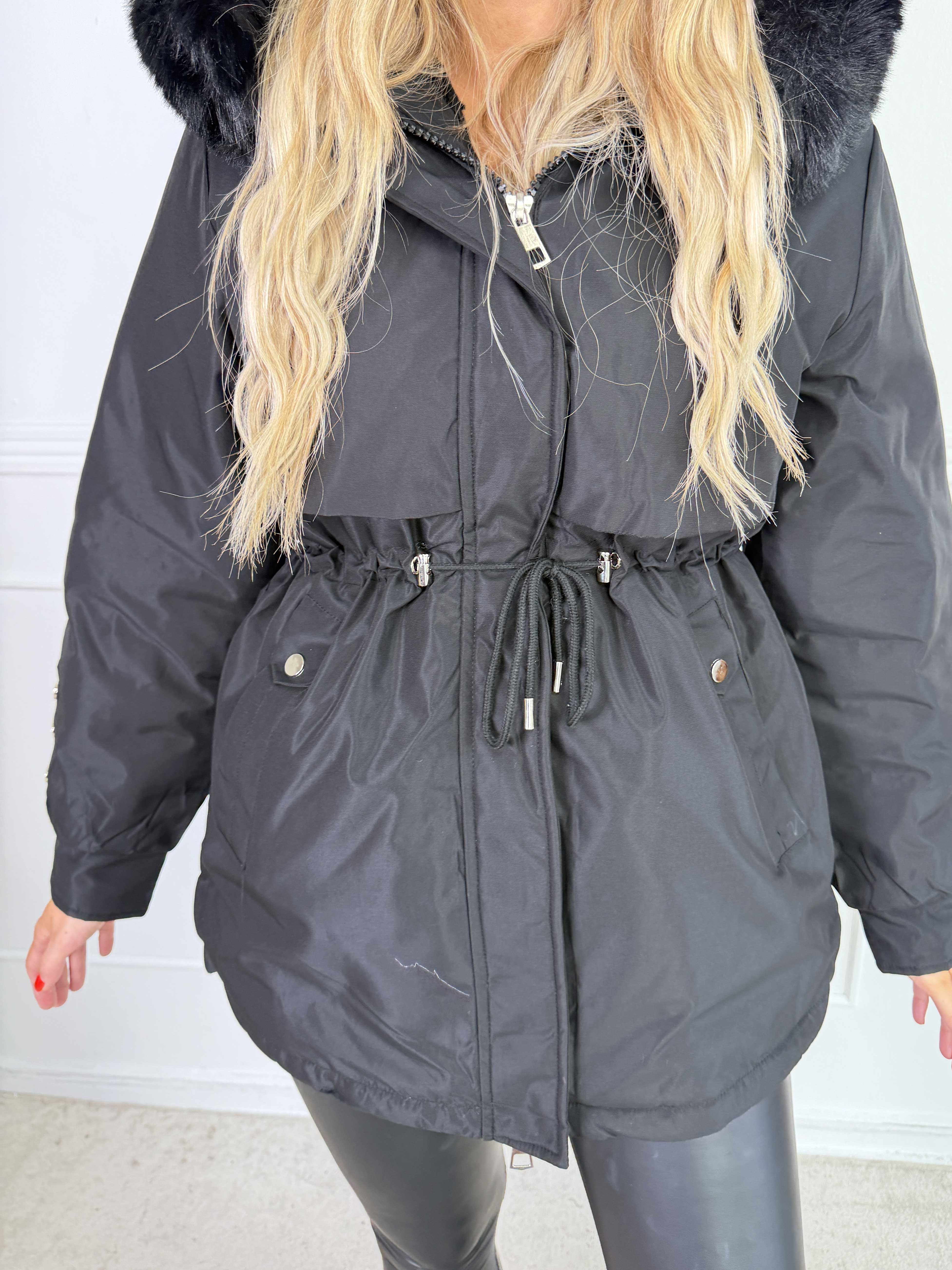 Miamaia - Varm og stilfuld dynejakke med blød faux fur-krave