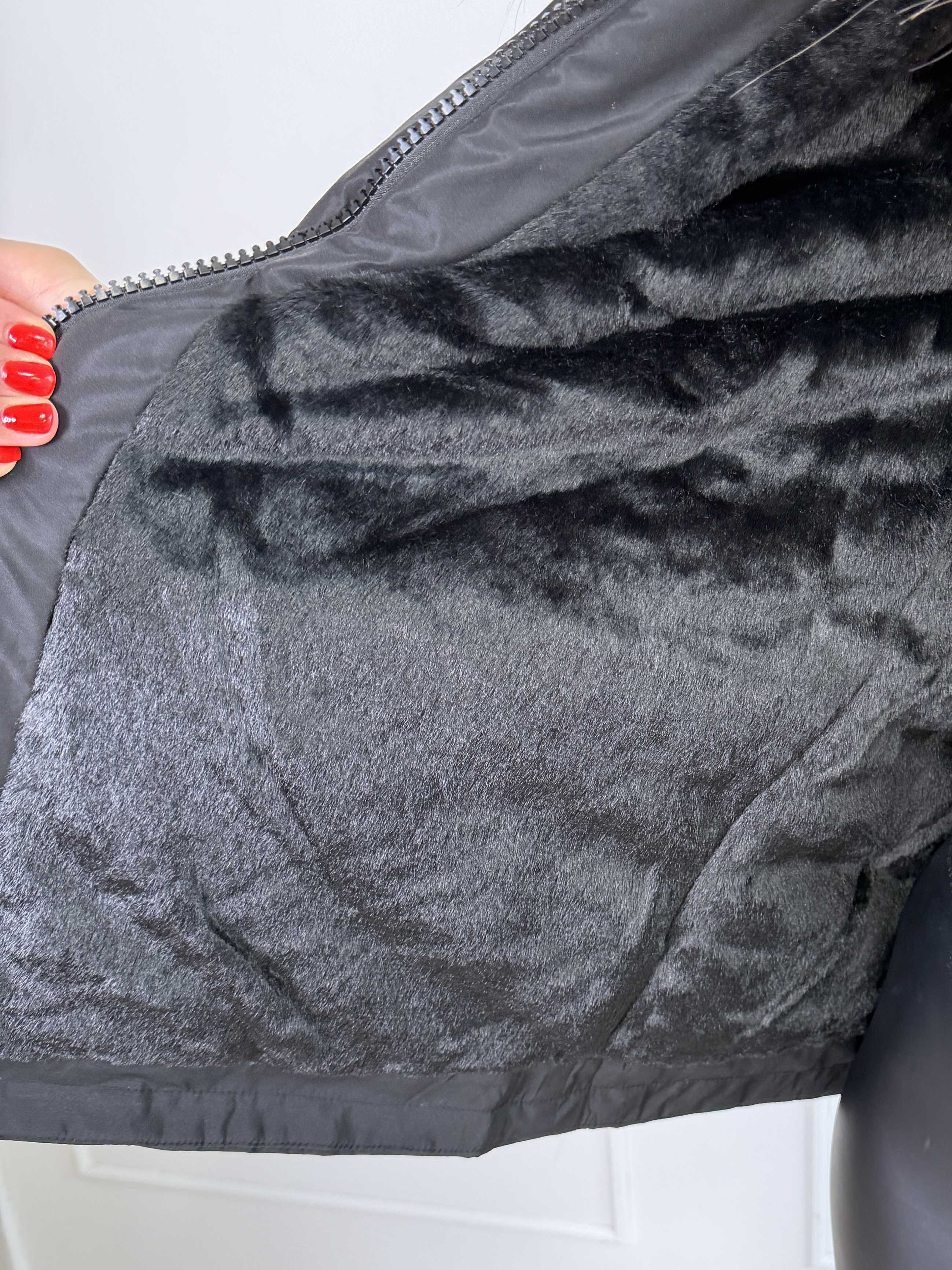 Miamaia - Varm og stilfuld dynejakke med blød faux fur-krave