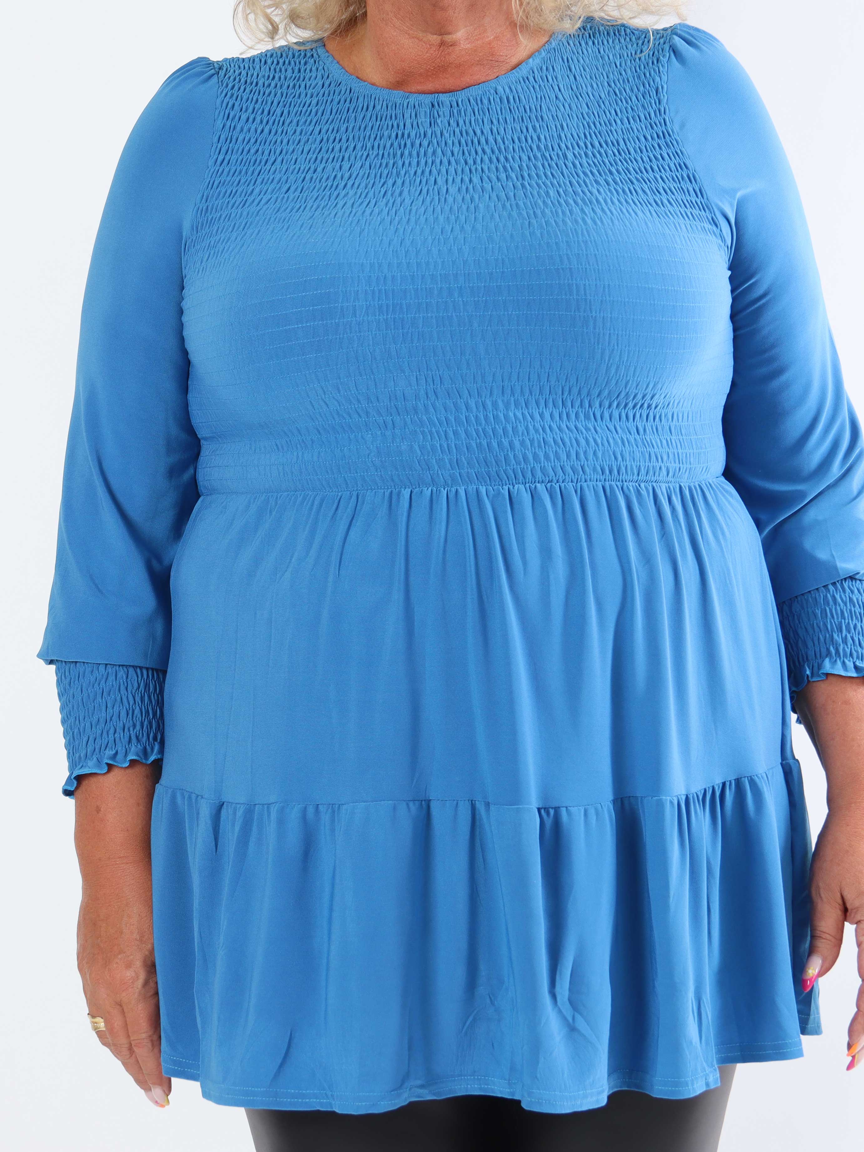 Kelly Shirt - Elastisk plus size bluse med smock henover brystet
