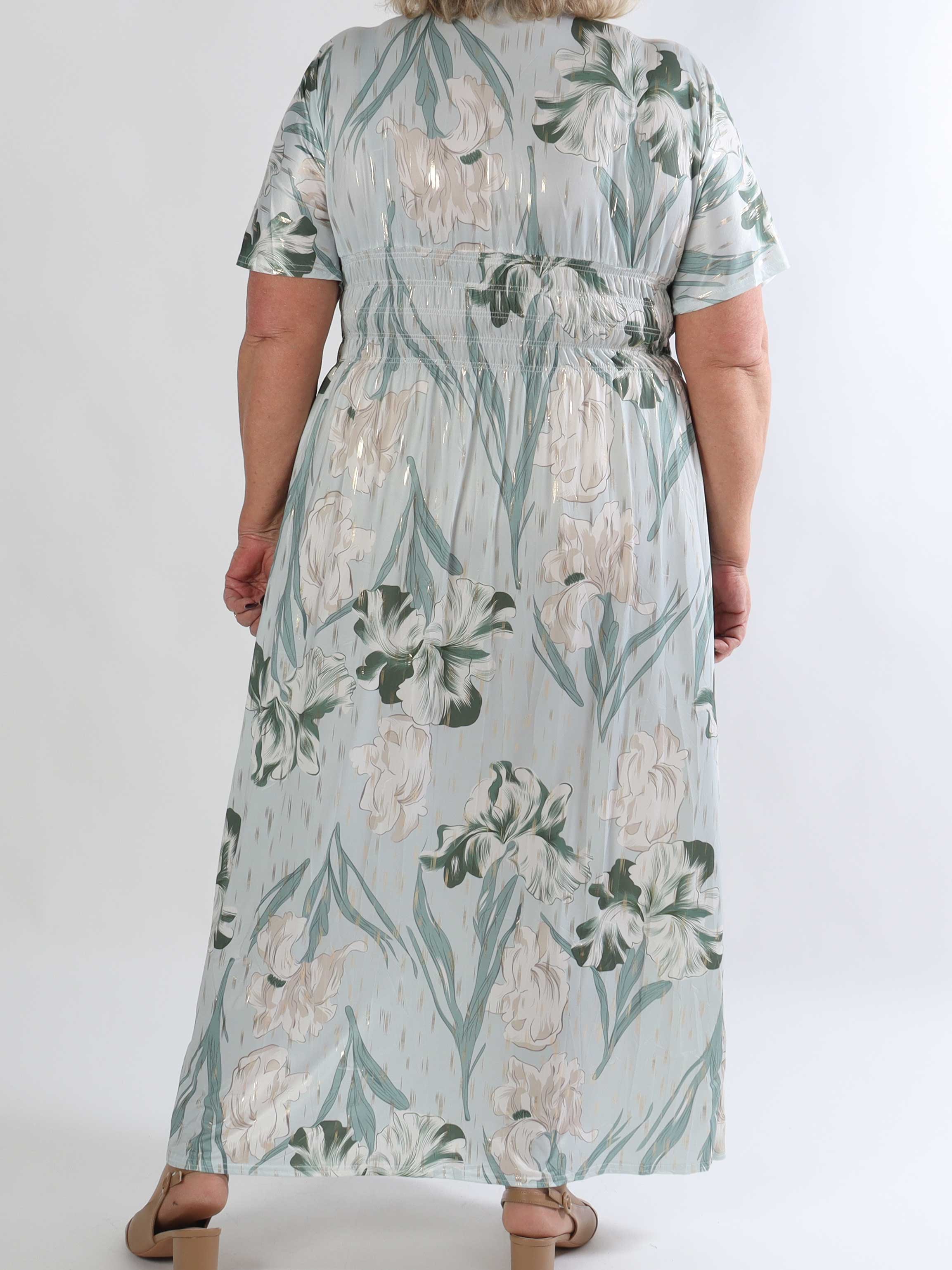 Pams Kvitka - Lang plus size blomstret kjole med guld detaljer og lommer
