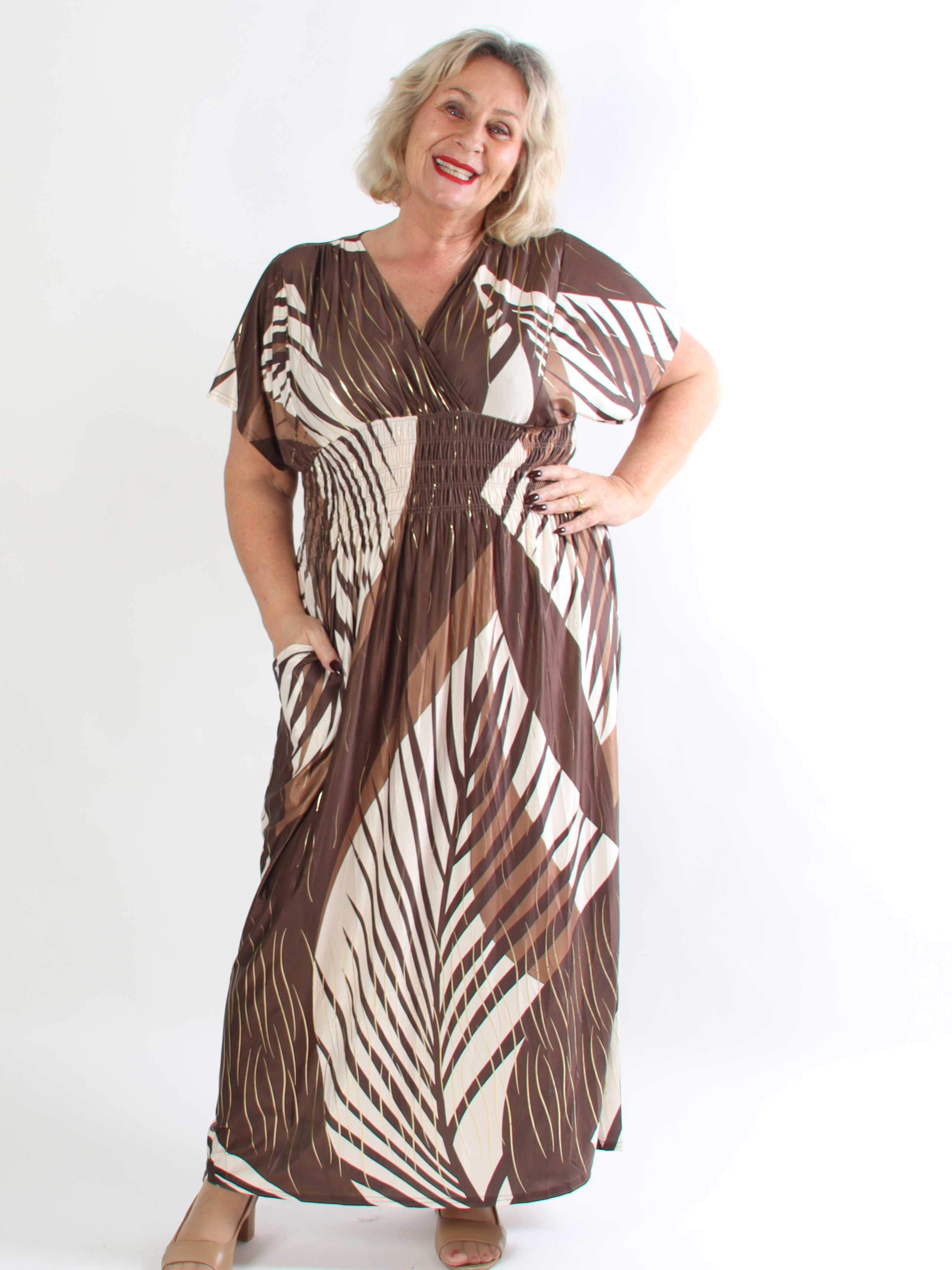 Pams Figure - Lang mønstret pus size kjole med lommer