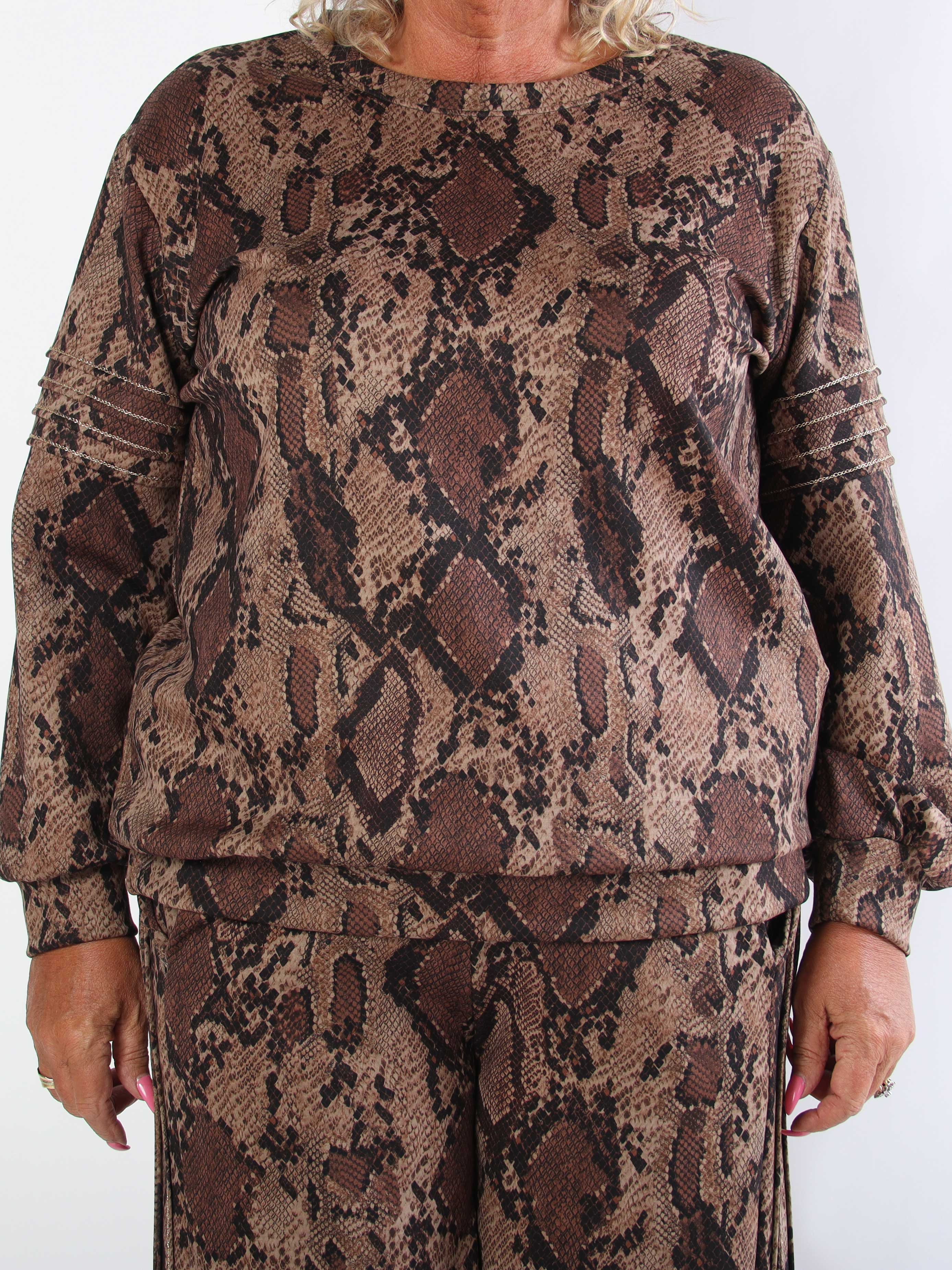 Dream Print - Plus size joggingsæt i viskose med forskelligt print og elegante gulddetaljer